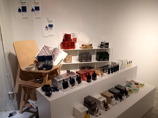 iii3 三周年企画 "COMME des GARCONS Parfums POP UP SHOP"