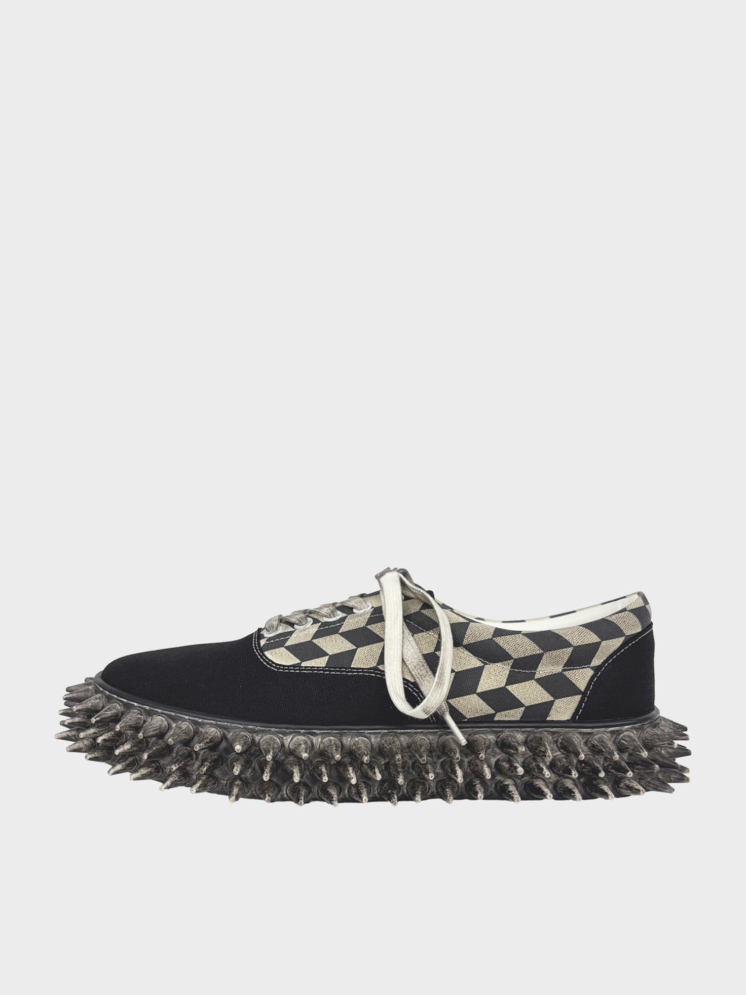 doublet / DIRTY SPIKE CANVAS SNEAKER (BLACK)