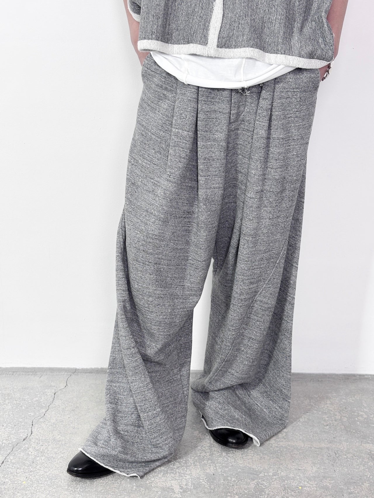 YUTASETOGAWA / BIAS SHAPE EASY PANTS (GRAY)
