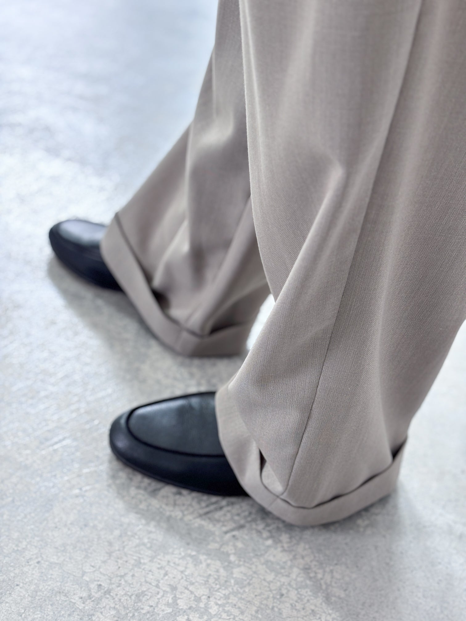 20%OFF】SOSHIOTSUKI / DOUBLE INVERTED TUCK TROUSERS (BEIGE)