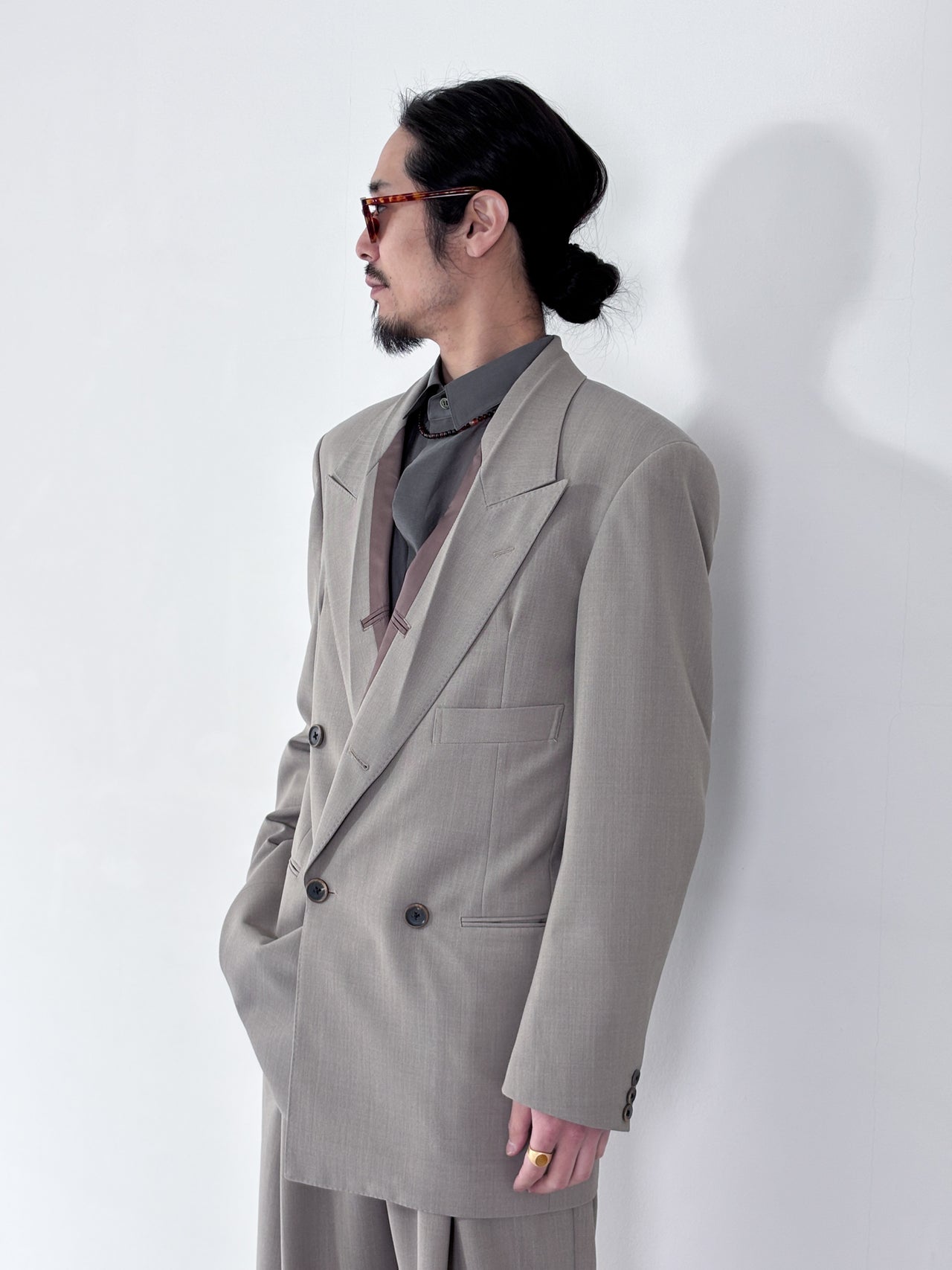 【4月25日(土)12:00販売開始】SOSHIOTSUKI / INSIDE LAPEL JACKET (BEIGE)