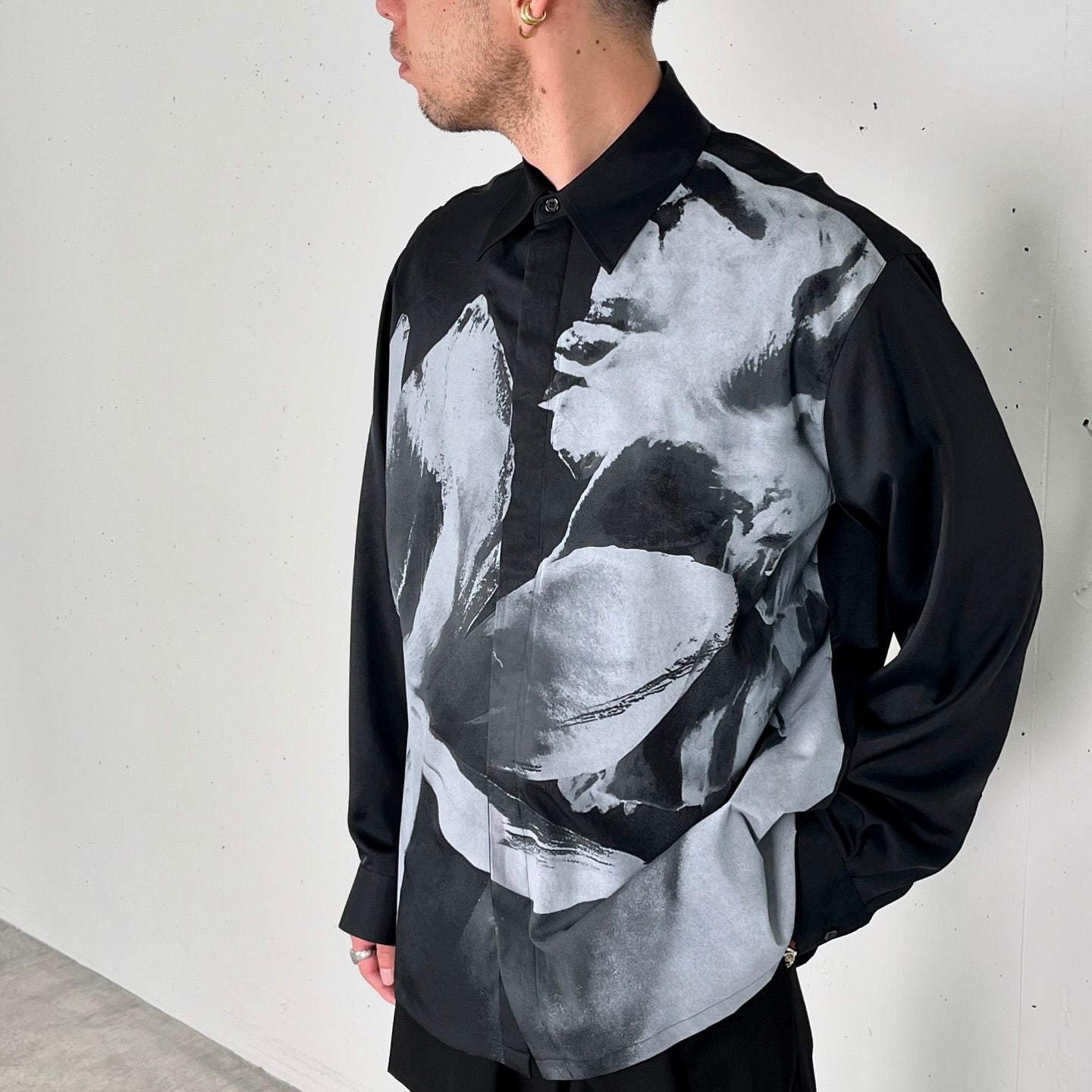 TAAKK / FLOWER PRINT SHIRTS (BLACK)