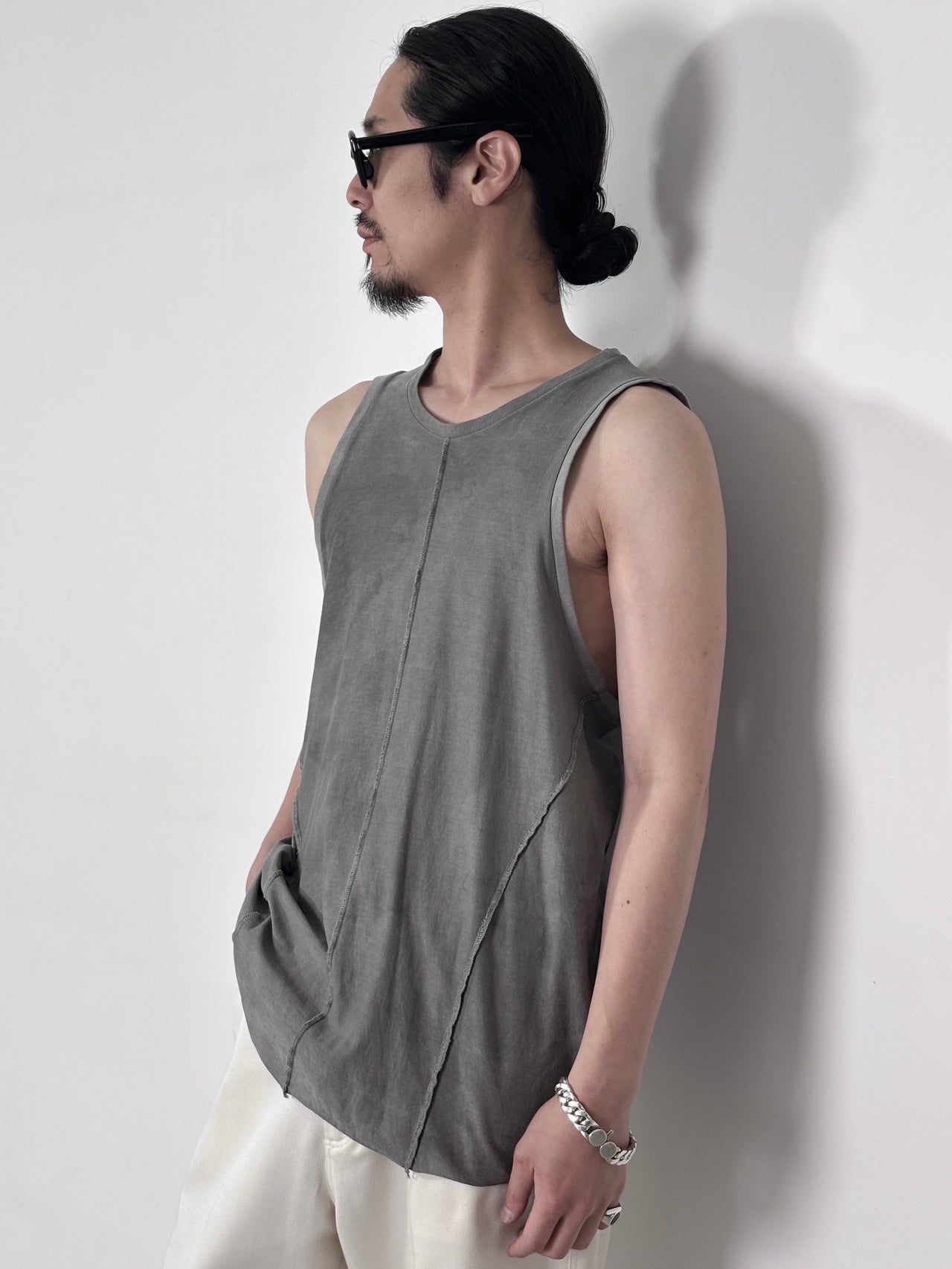 YUTASETOGAWA / OUTSEAM COTTON TANK (SUMI)