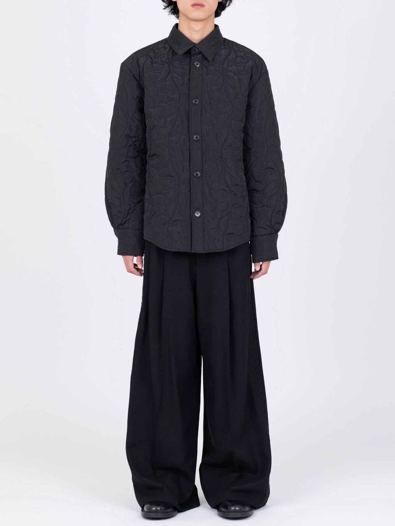 【7月上旬入荷予定】VIVIANO / FLOWER PATTERN OUILTING SHIRT (BLACK)
