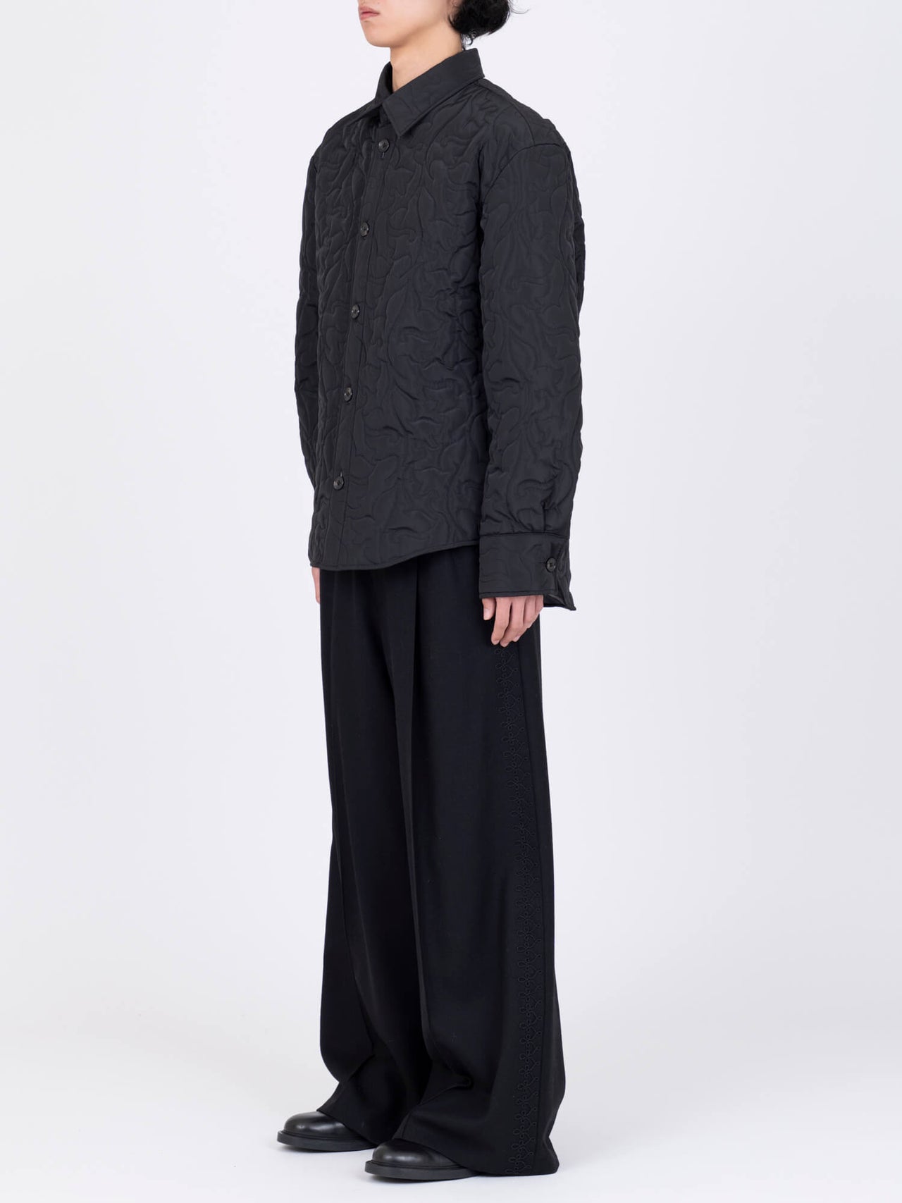 【7月上旬入荷予定】VIVIANO / FLOWER PATTERN OUILTING SHIRT (BLACK)