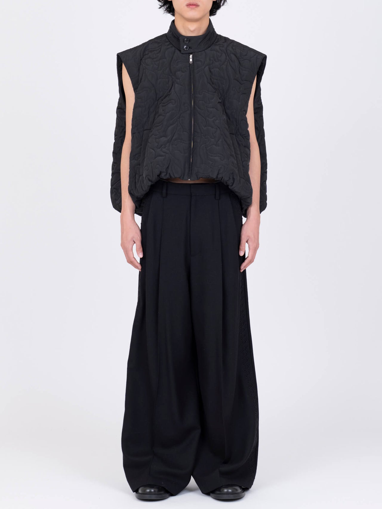 【7月上旬入荷予定】VIVIANO / FLOWEER PATTERN OUILTING GILET (BLACK)
