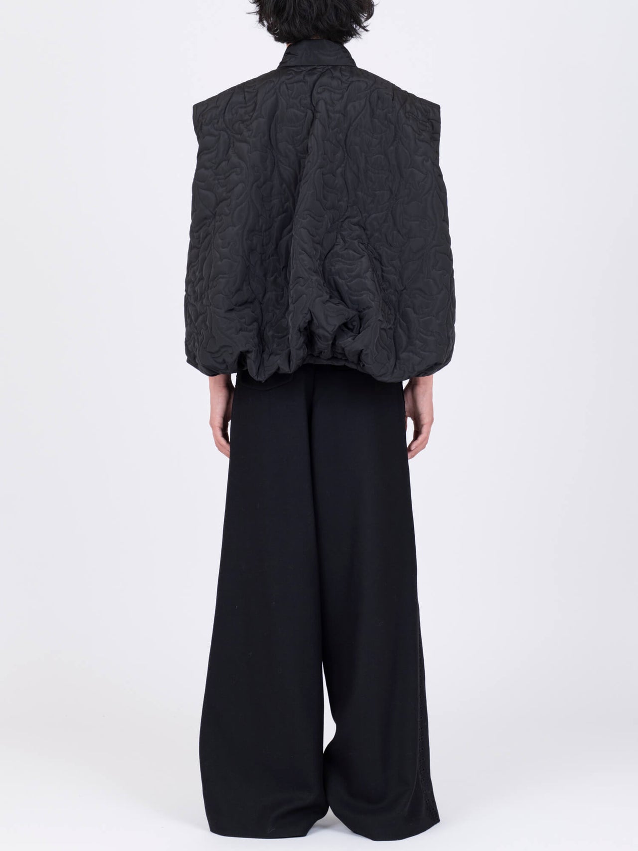 【7月上旬入荷予定】VIVIANO / FLOWEER PATTERN OUILTING GILET (BLACK)