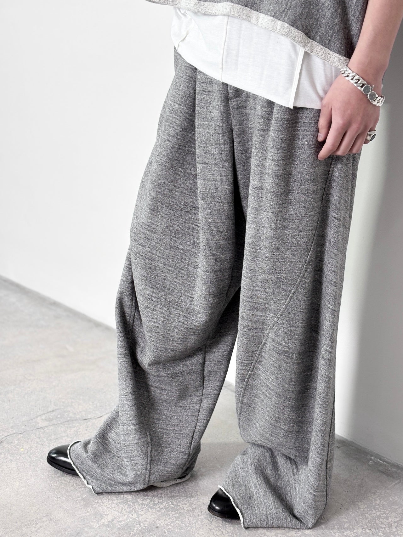 YUTASETOGAWA / BIAS SHAPE EASY PANTS (GRAY)