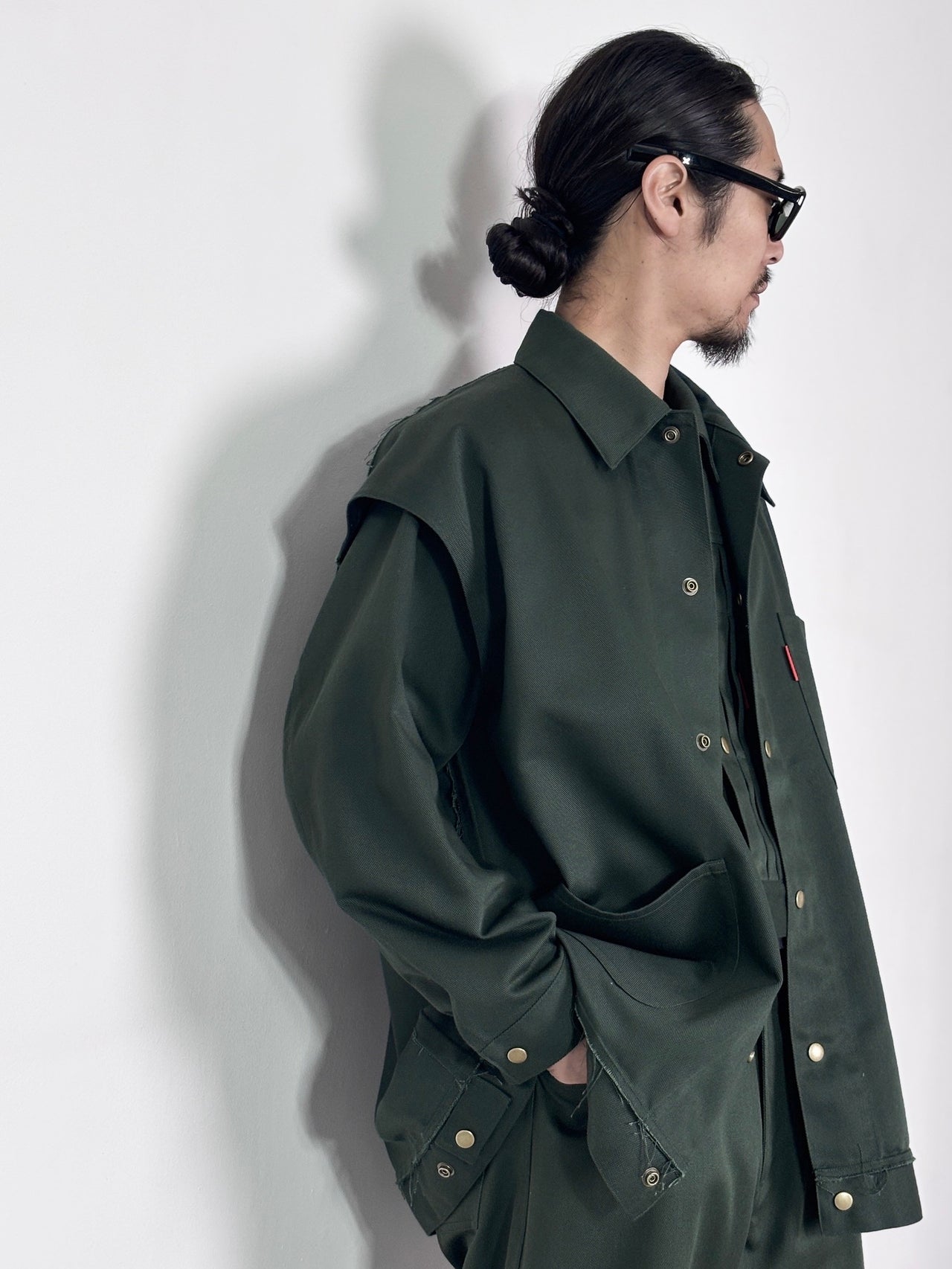 YUTASETOGAWA / COLLARED ENGINEER VEST (OLIVE)