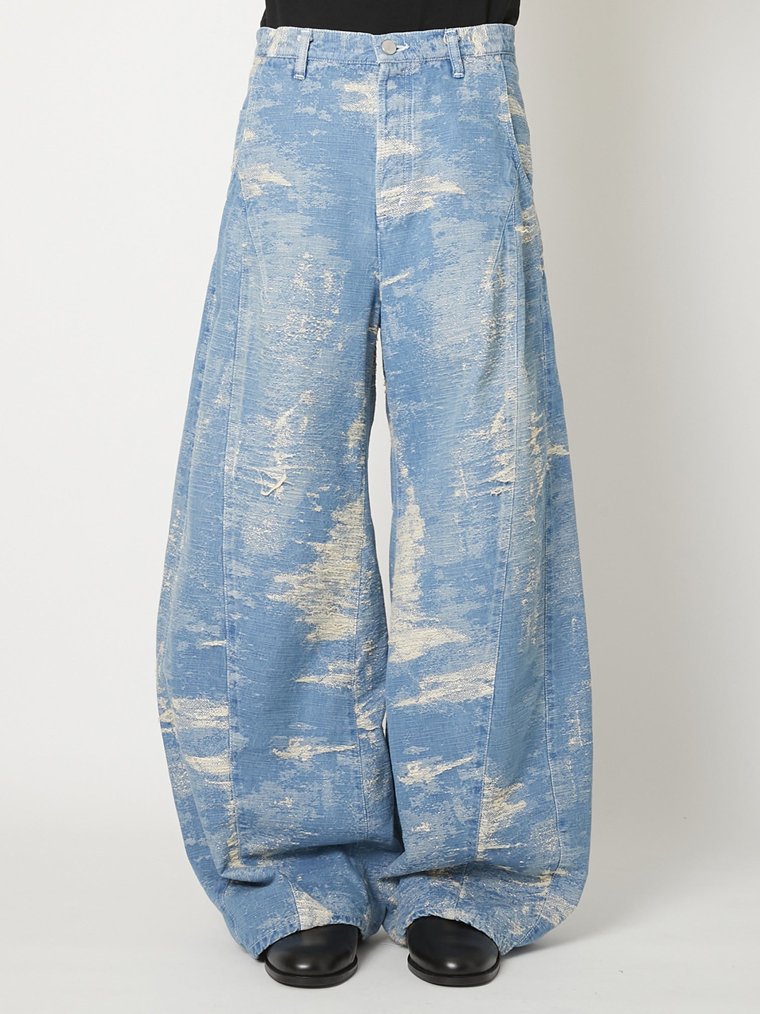 8月入荷予定】TAAKK / DENIM CURVED PANTS (INDIGO BLEACH)