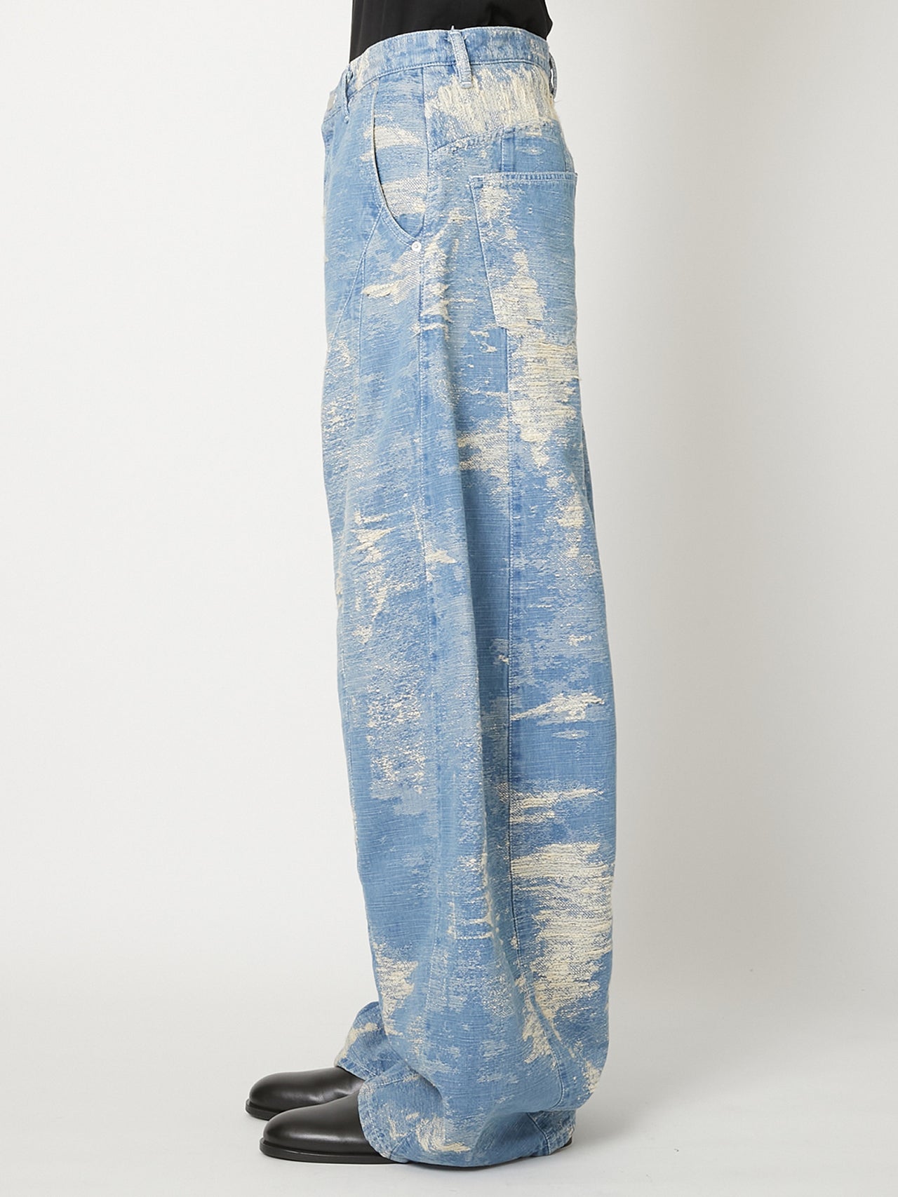 【6月下旬入荷予定】TAAKK / DENIM CURVED PANTS (INDIGO BLEACH)