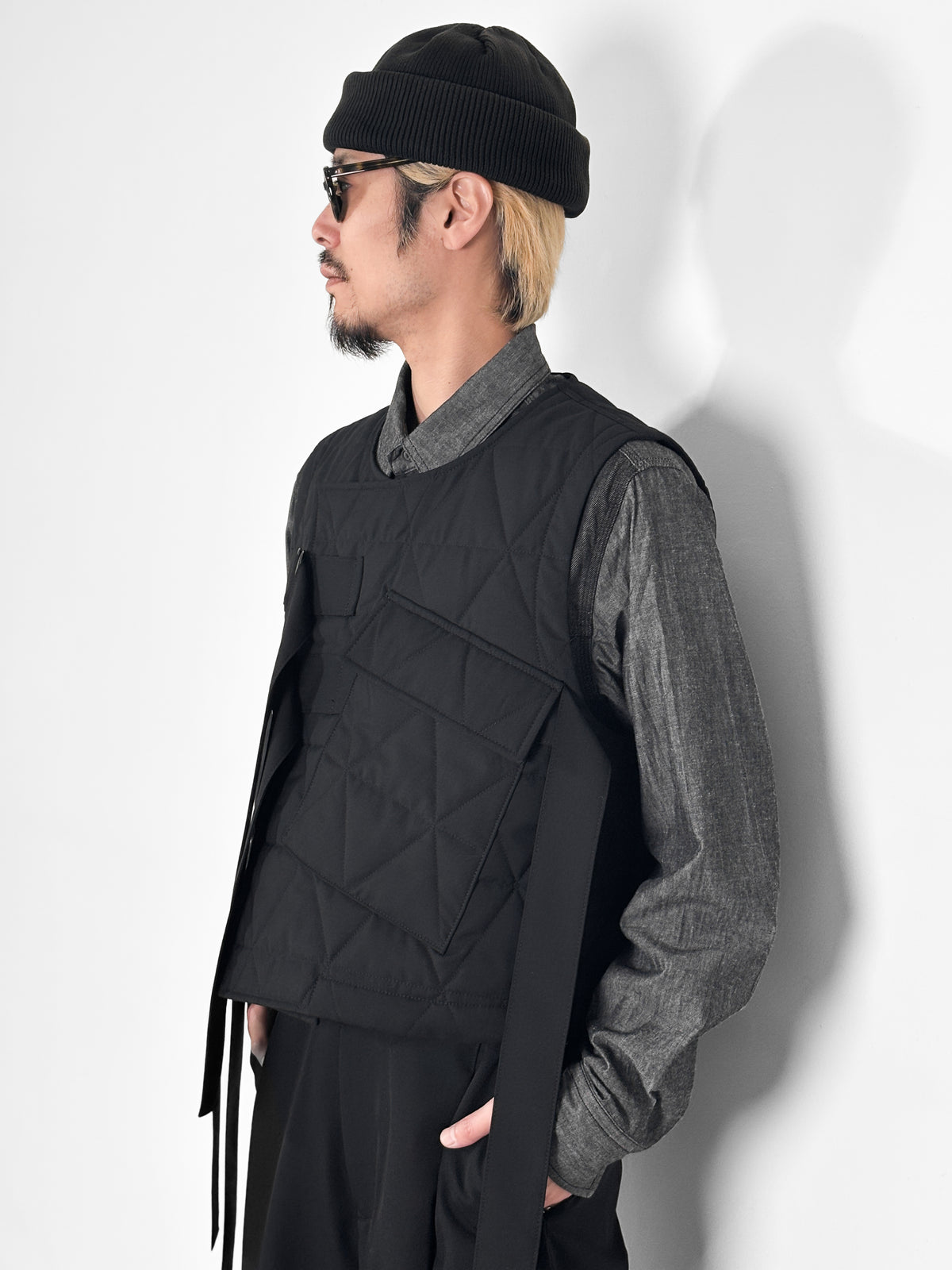 UJOH / QUILTED W BELT VEST (BLACK)