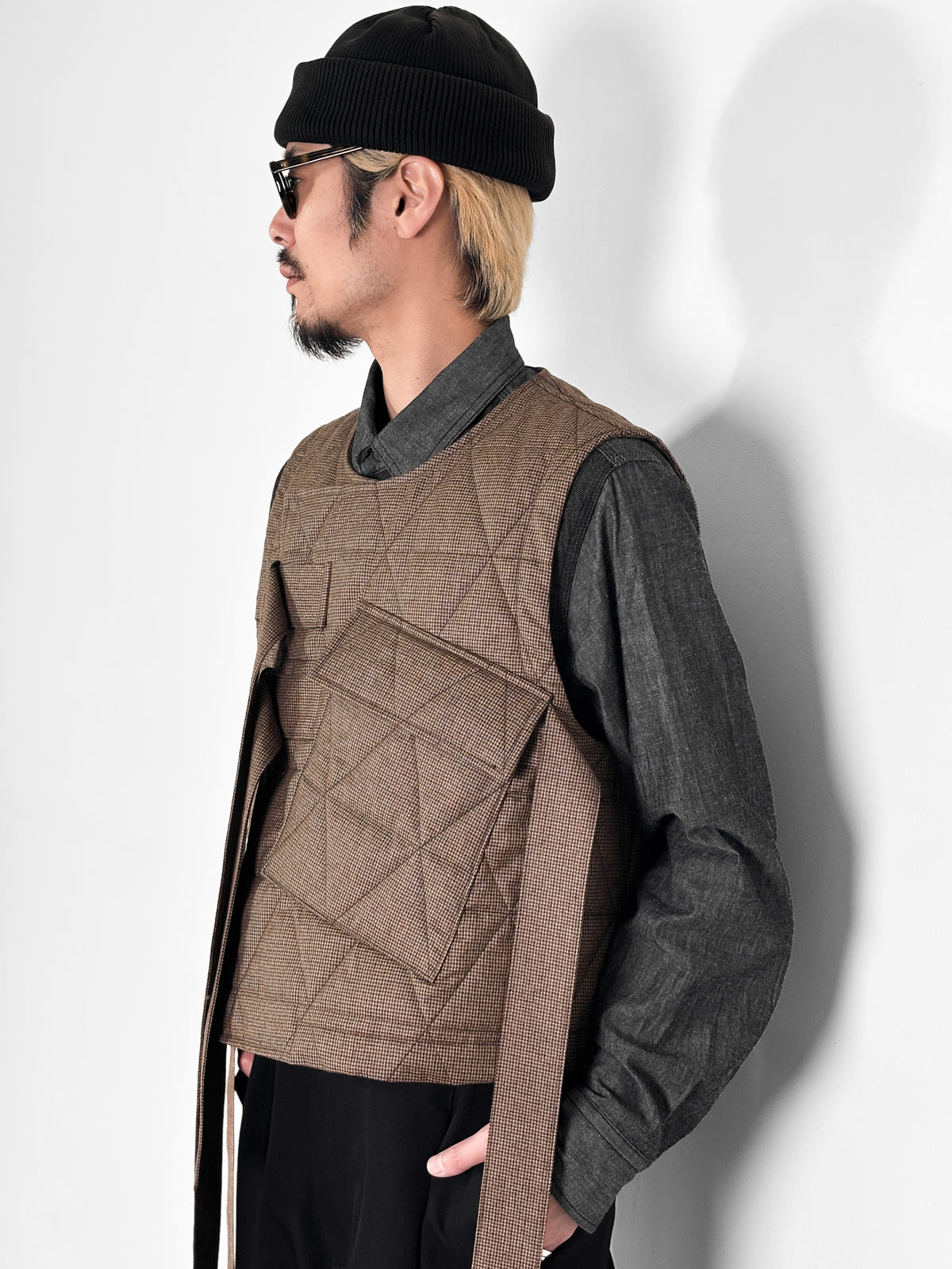 UJOH / QUILTED W BELT VEST (BROWN)