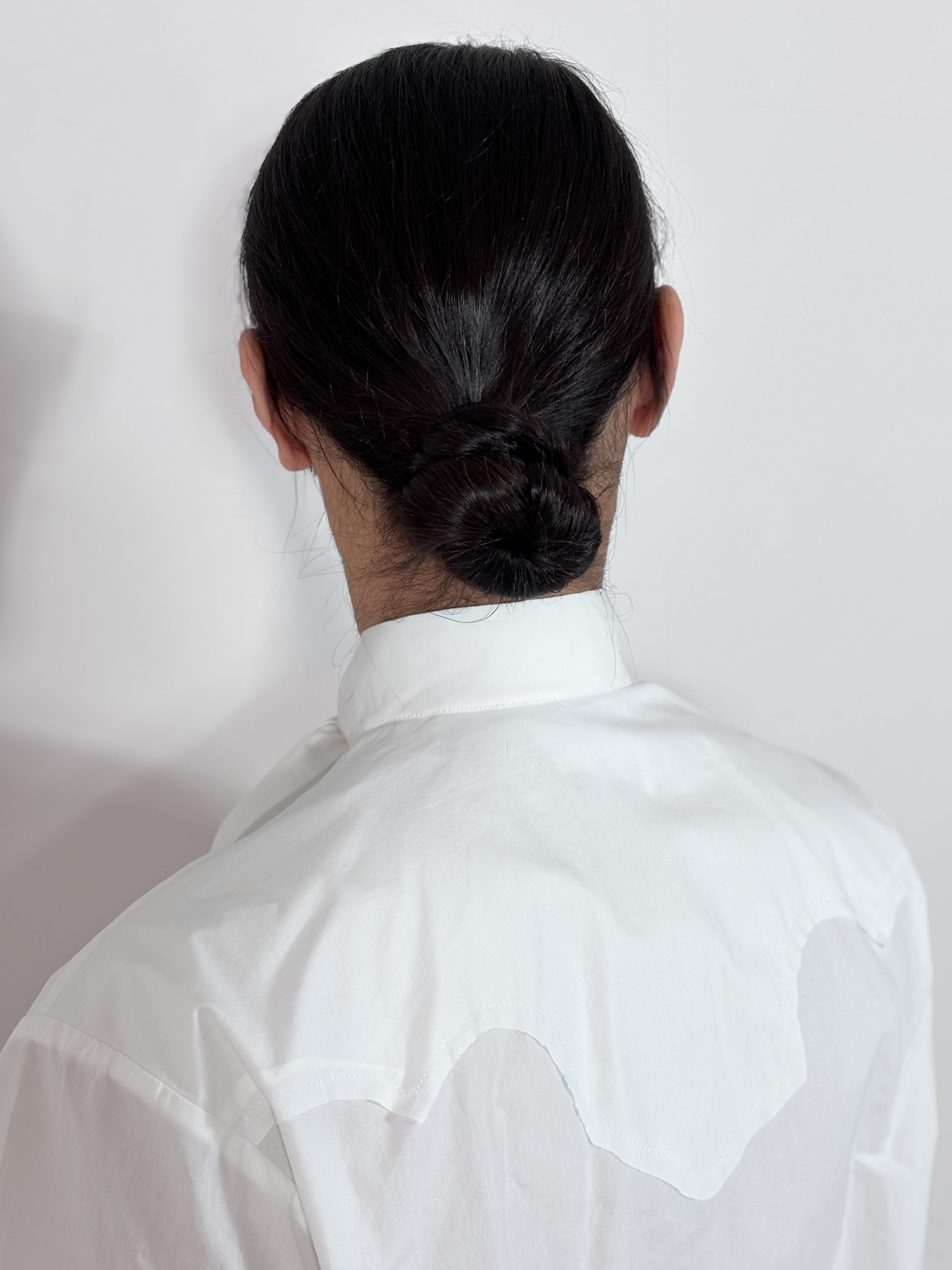 VIVIANO / HAND EMBROIDERED RIBBON COLLAR S/S SHIRT (WHITE)