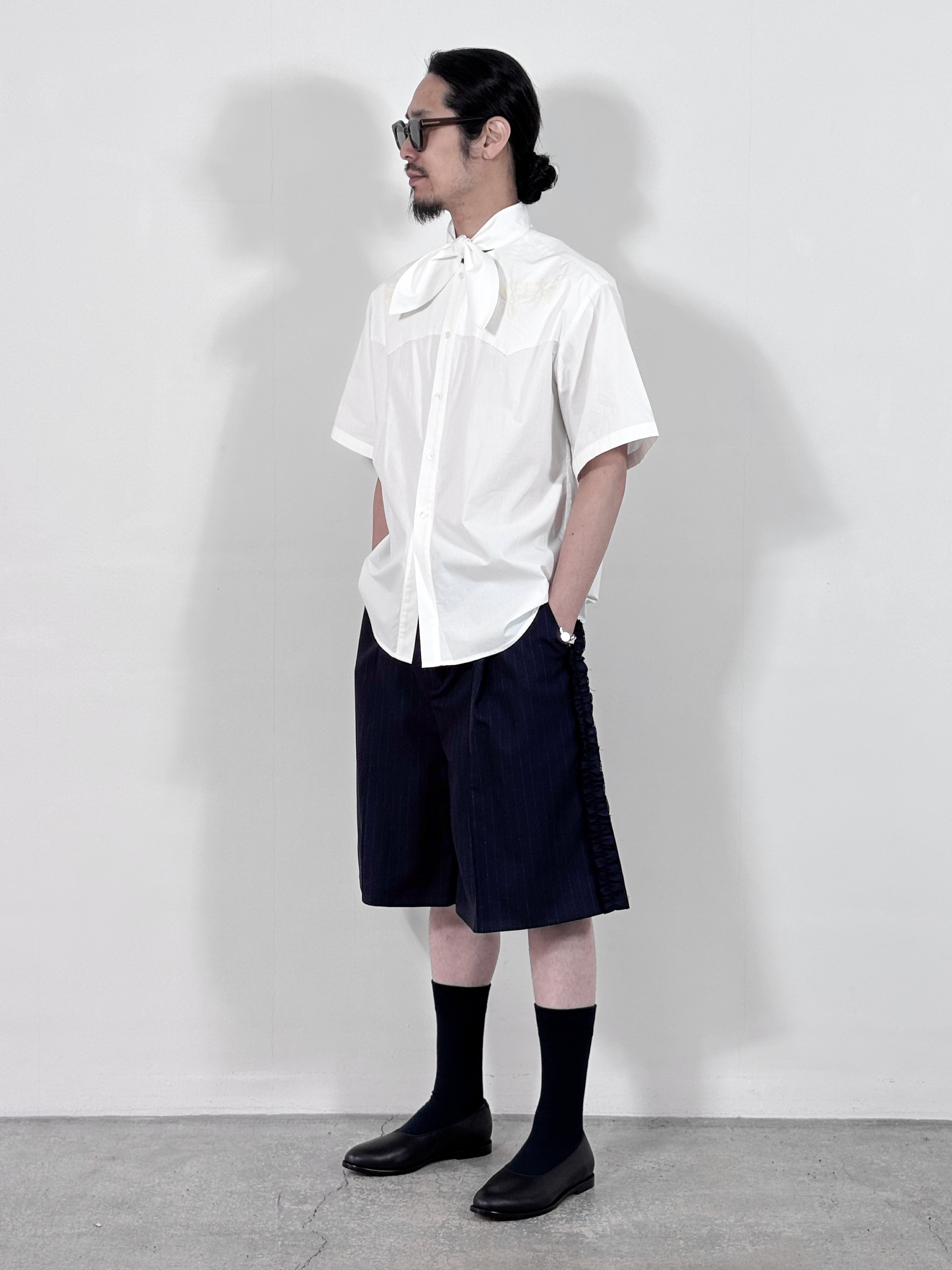 VIVIANO / HAND EMBROIDERED RIBBON COLLAR S/S SHIRT (WHITE)