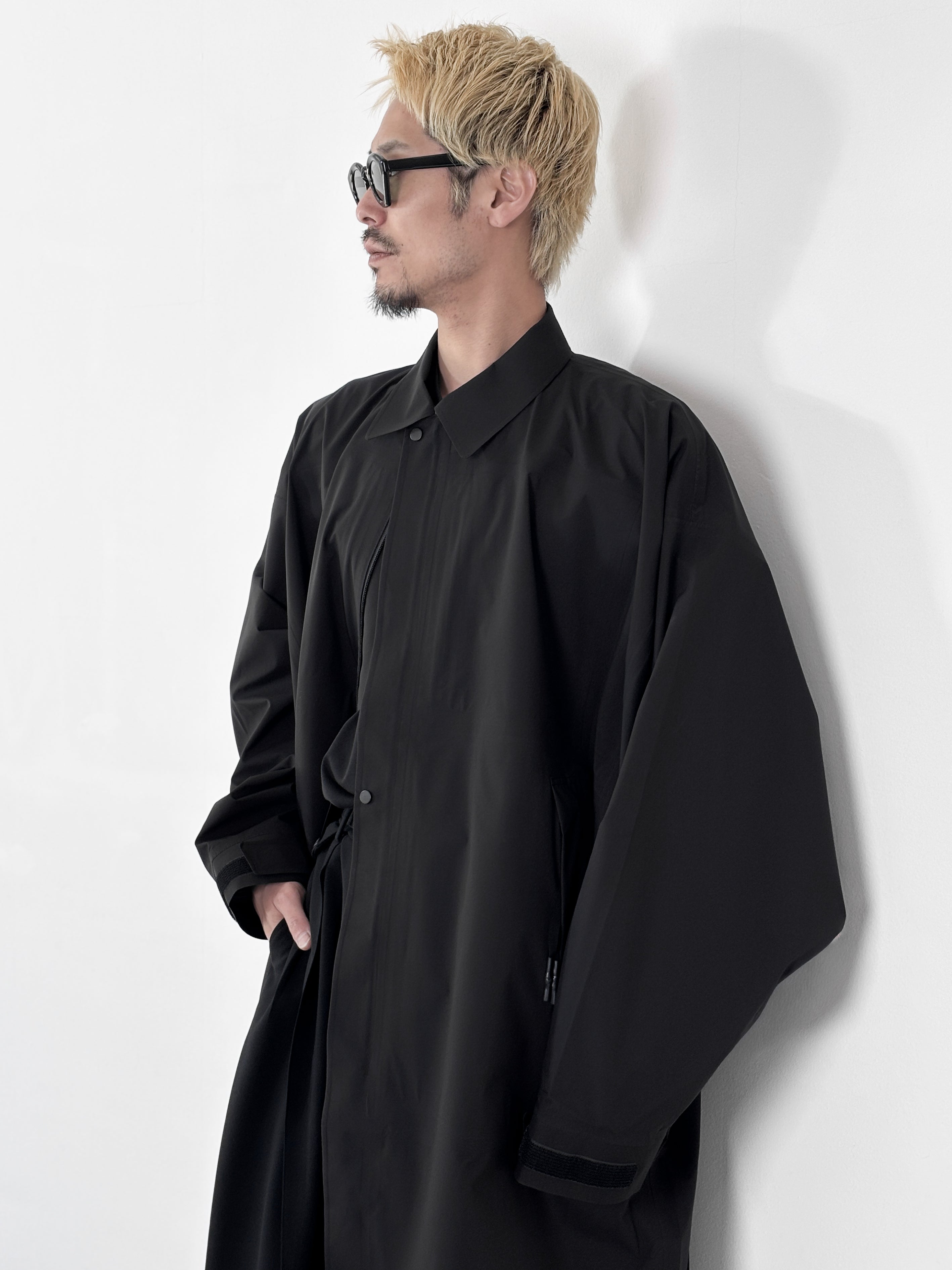 RAINMAKER / BREATHABLE WATERPROOF KITE COAT (BLACK)