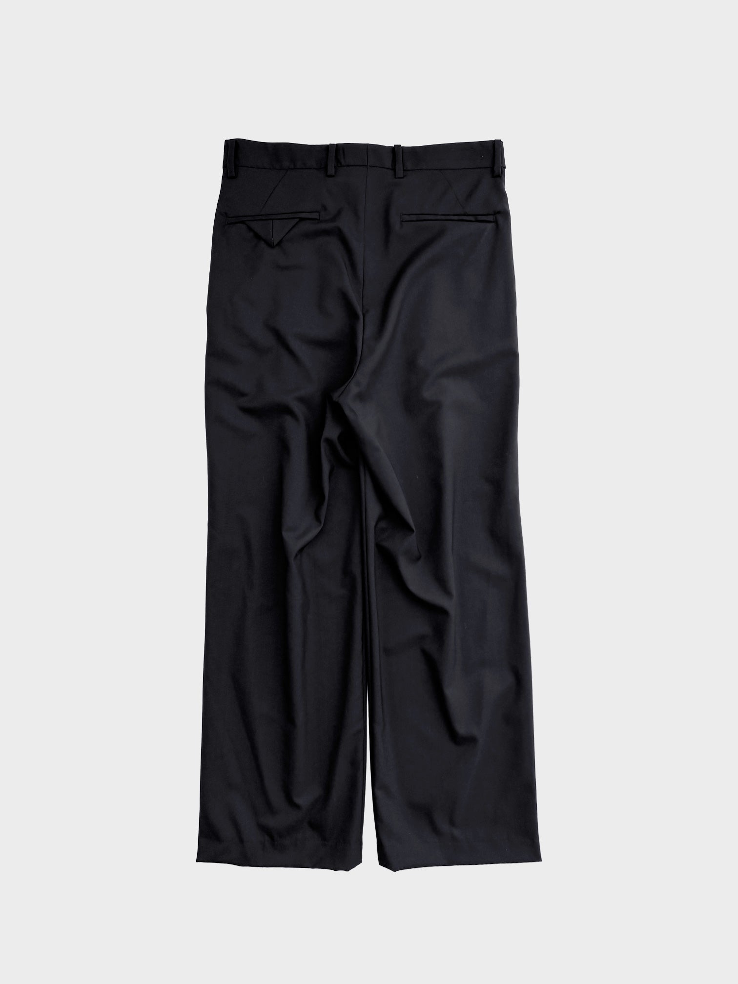 URU / INVERTED PLEATS PANTS (BLACK)