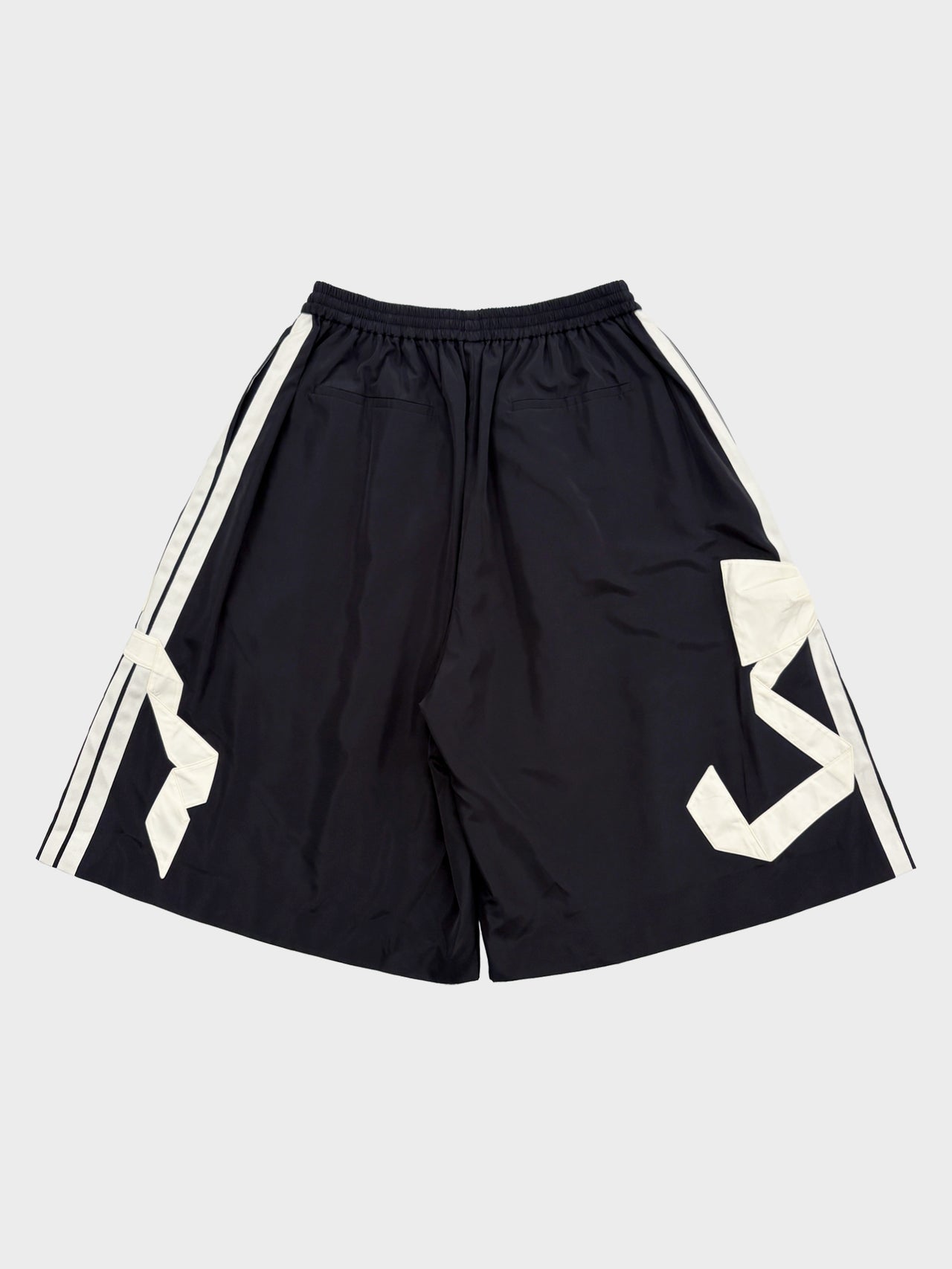 【3月20日(金)12:00販売開始】VIVIANO / RIBBON DETAIL SIDE LINE WIDE SHORTS (BLACK)