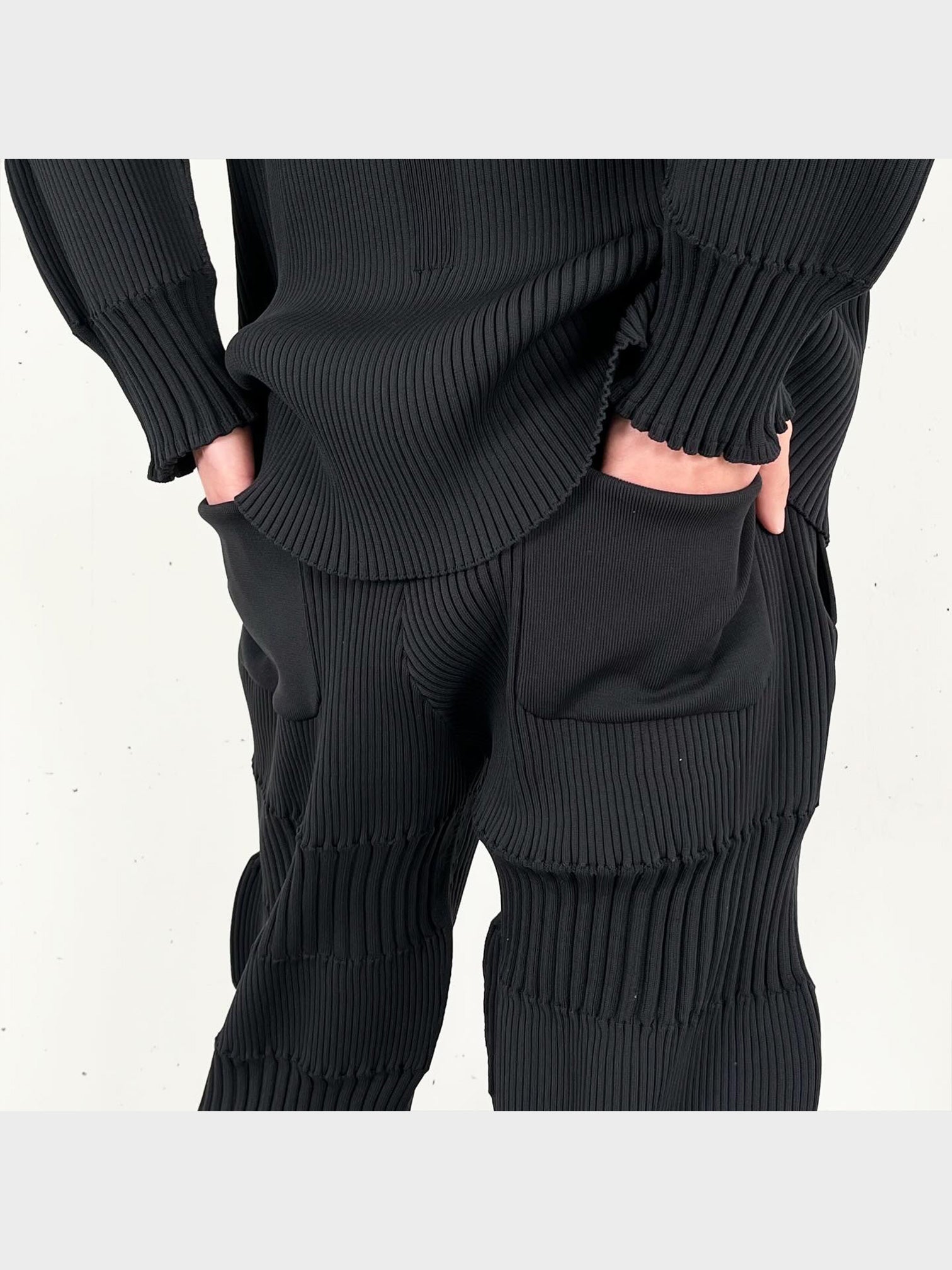 正規店即納CFCL FLUTED PANTS 新品 ライトグレー size3オムプリッセ パンツ