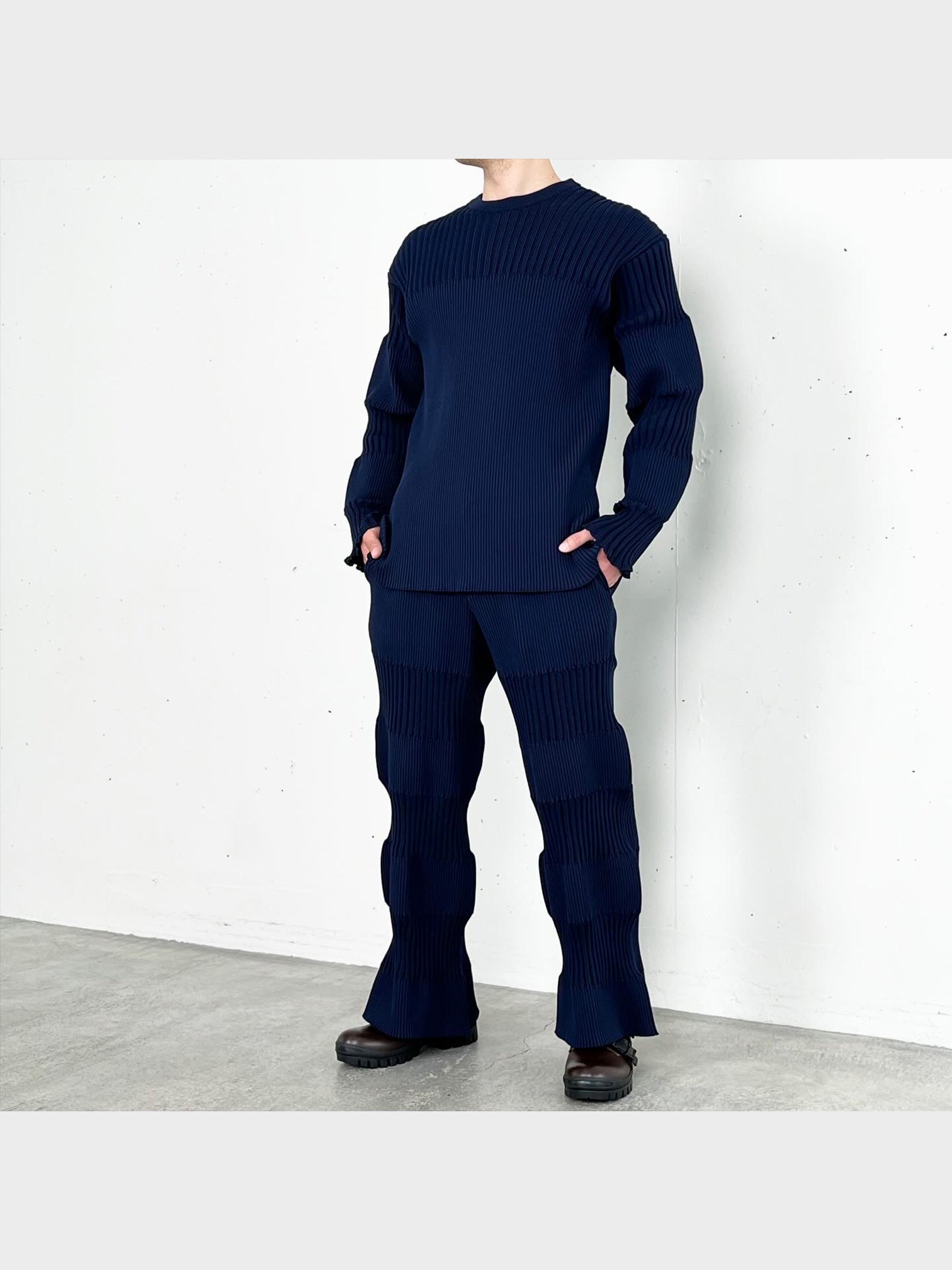 CFCL / FLUTED STRAIGHT PANTS (NAVY)