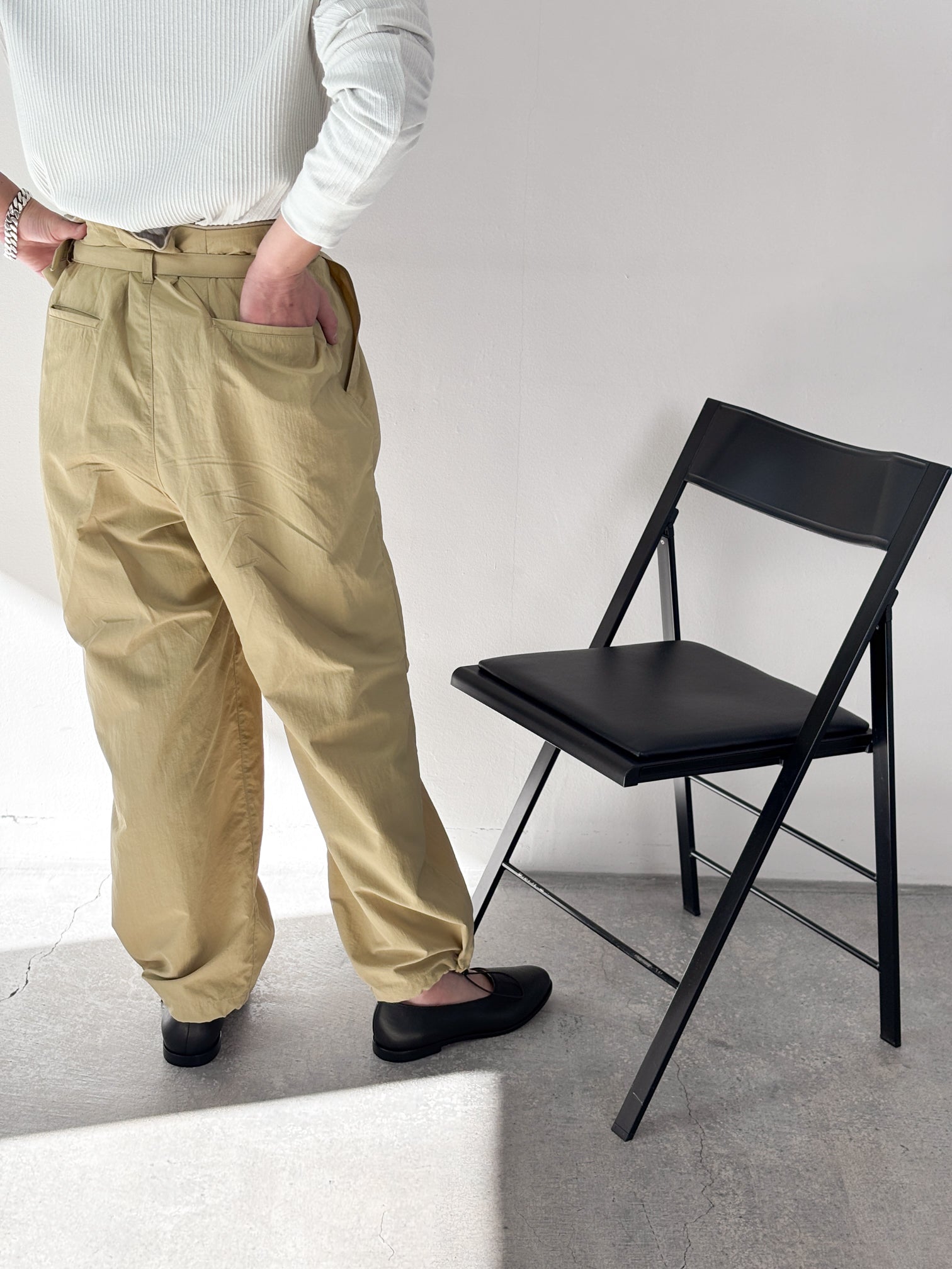 DIGAWEL / HIGH-WAISTED PANTS (BEIGE)