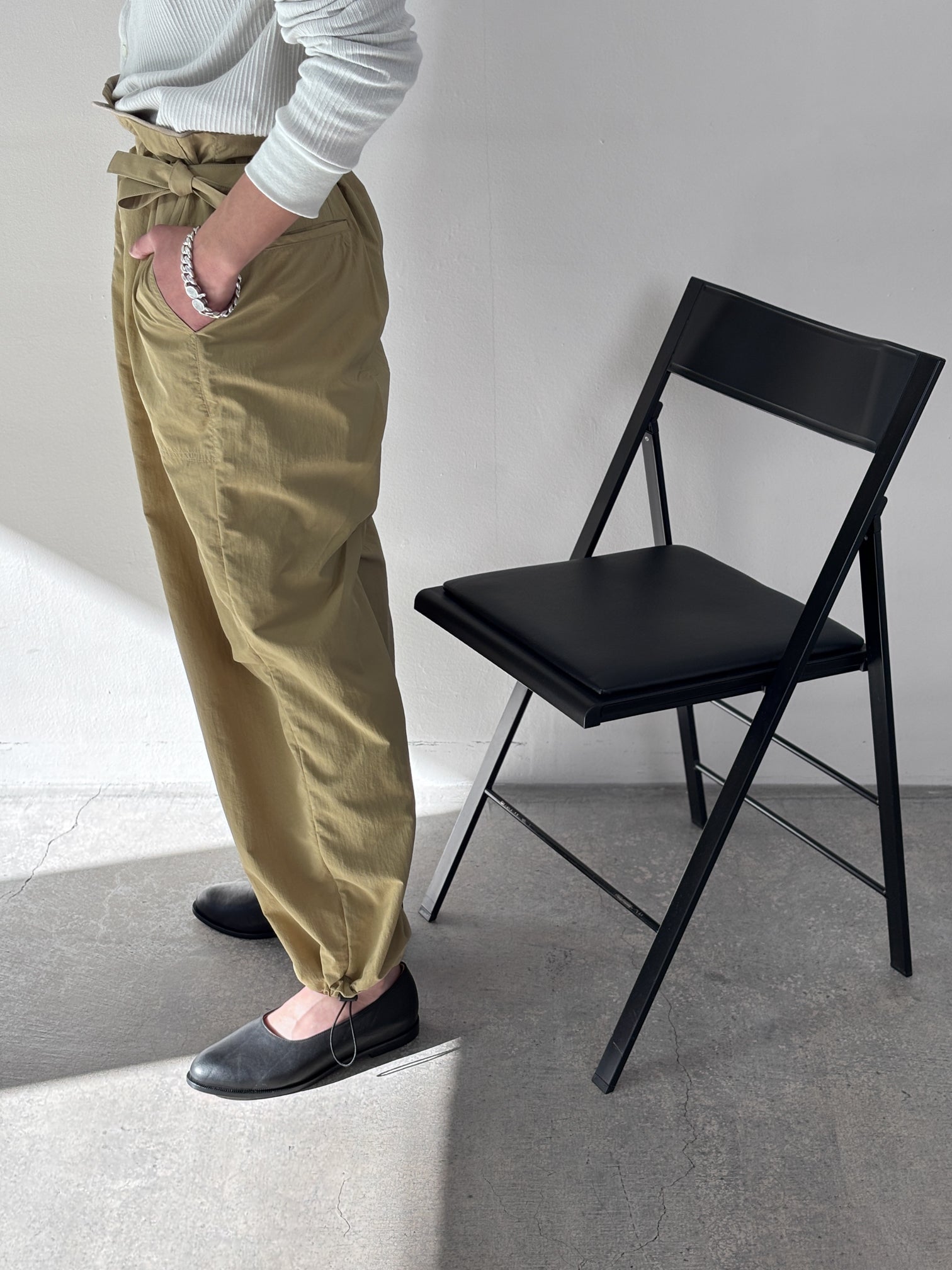 DIGAWEL / HIGH-WAISTED PANTS (BEIGE)