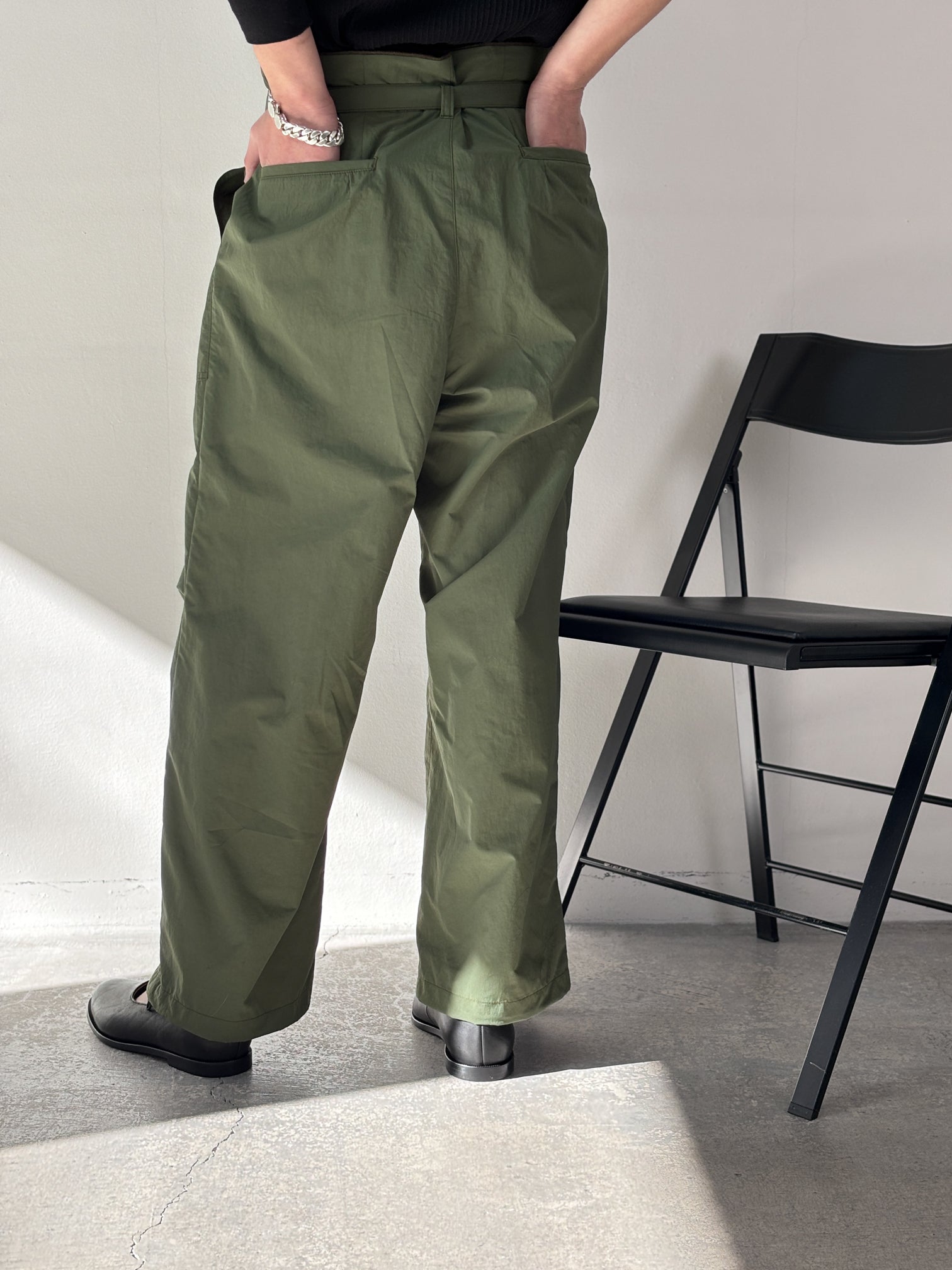 DIGAWEL / HIGH-WAISTED PANTS (OLIVE)