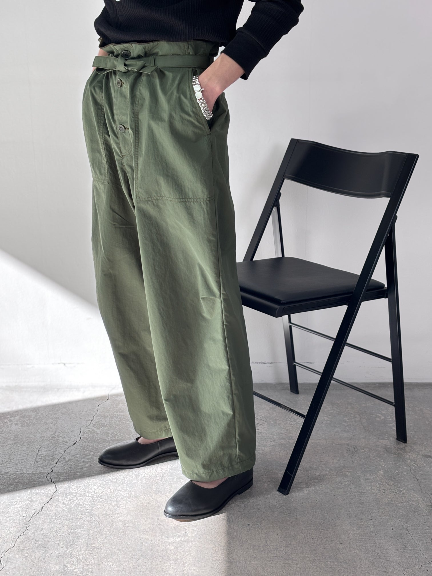 DIGAWEL / HIGH-WAISTED PANTS (OLIVE)