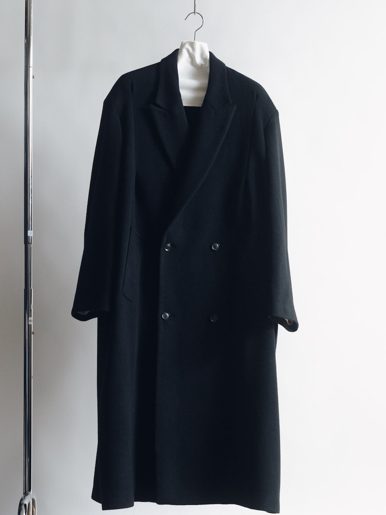 SOSHIOTSUKI / DRAPED DART WOOL CASHMERE CHESTERFIELD COAT (BLACK)