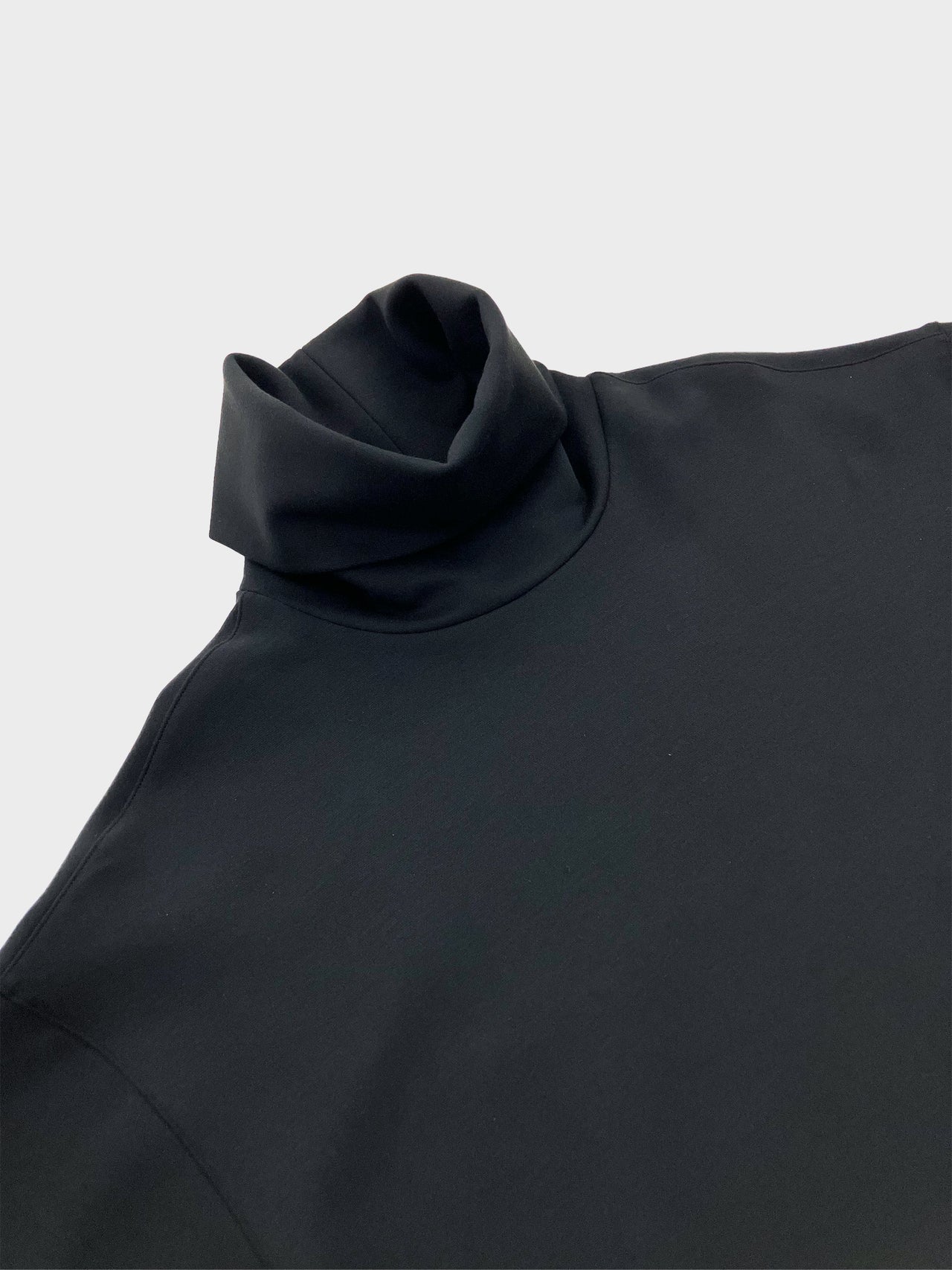 VOAAOV / DUALWARM TURTLE NECK (BLACK)