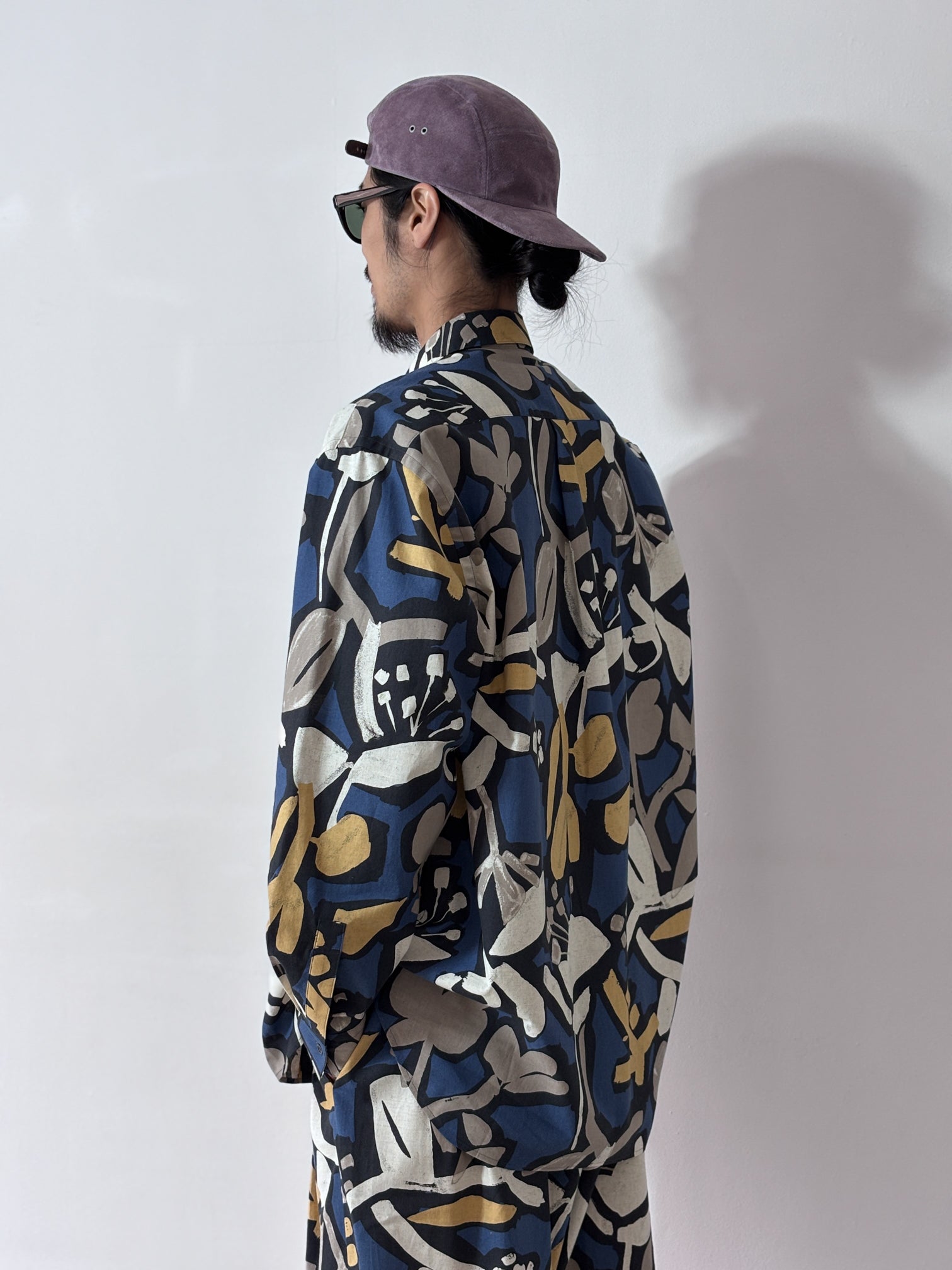 my beautiful landlet / FLORAL PIGMENT PRINT OVERSIZE SHIRT (BLUE)