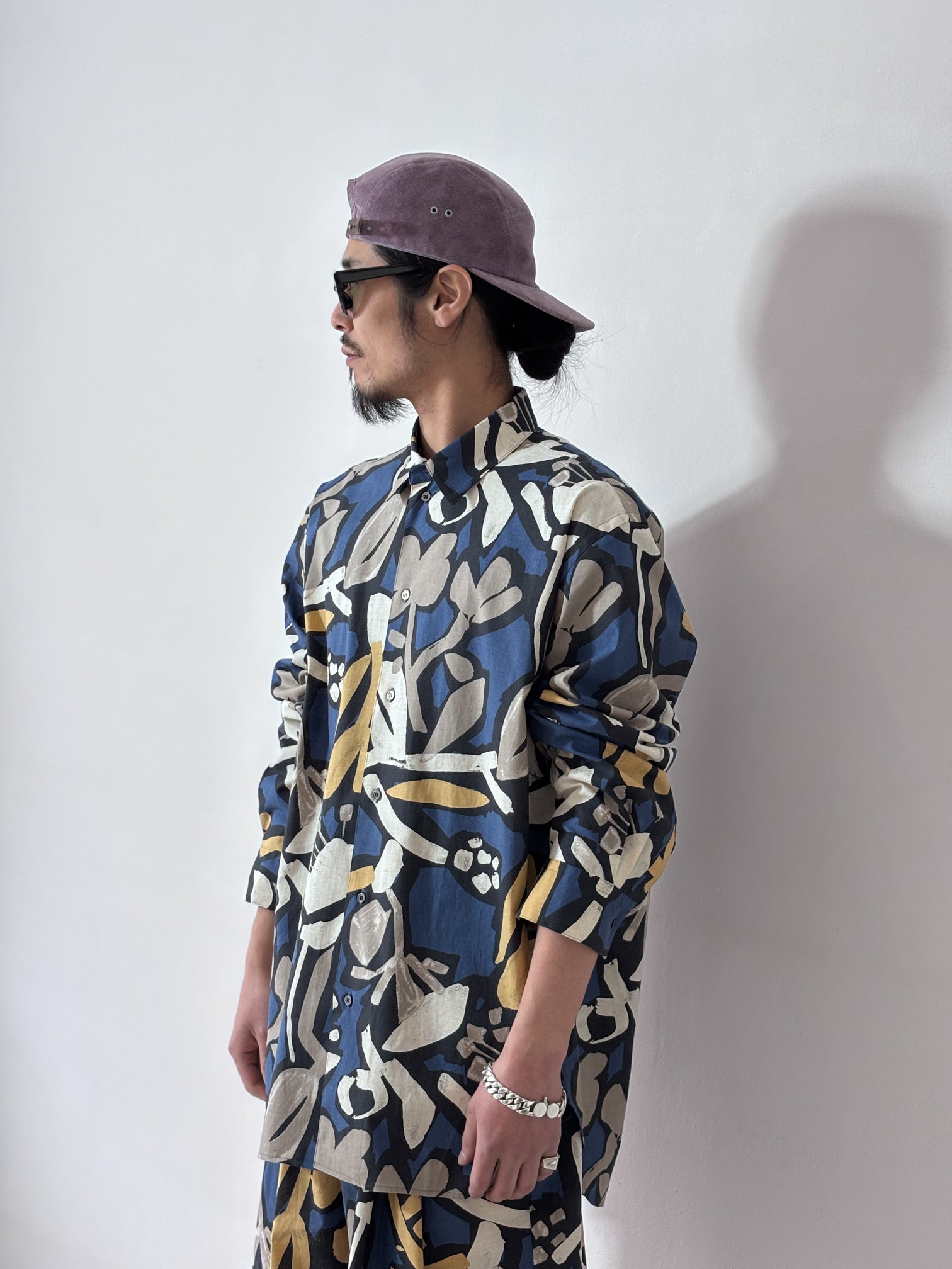 my beautiful landlet / FLORAL PIGMENT PRINT OVERSIZE SHIRT (BLUE)