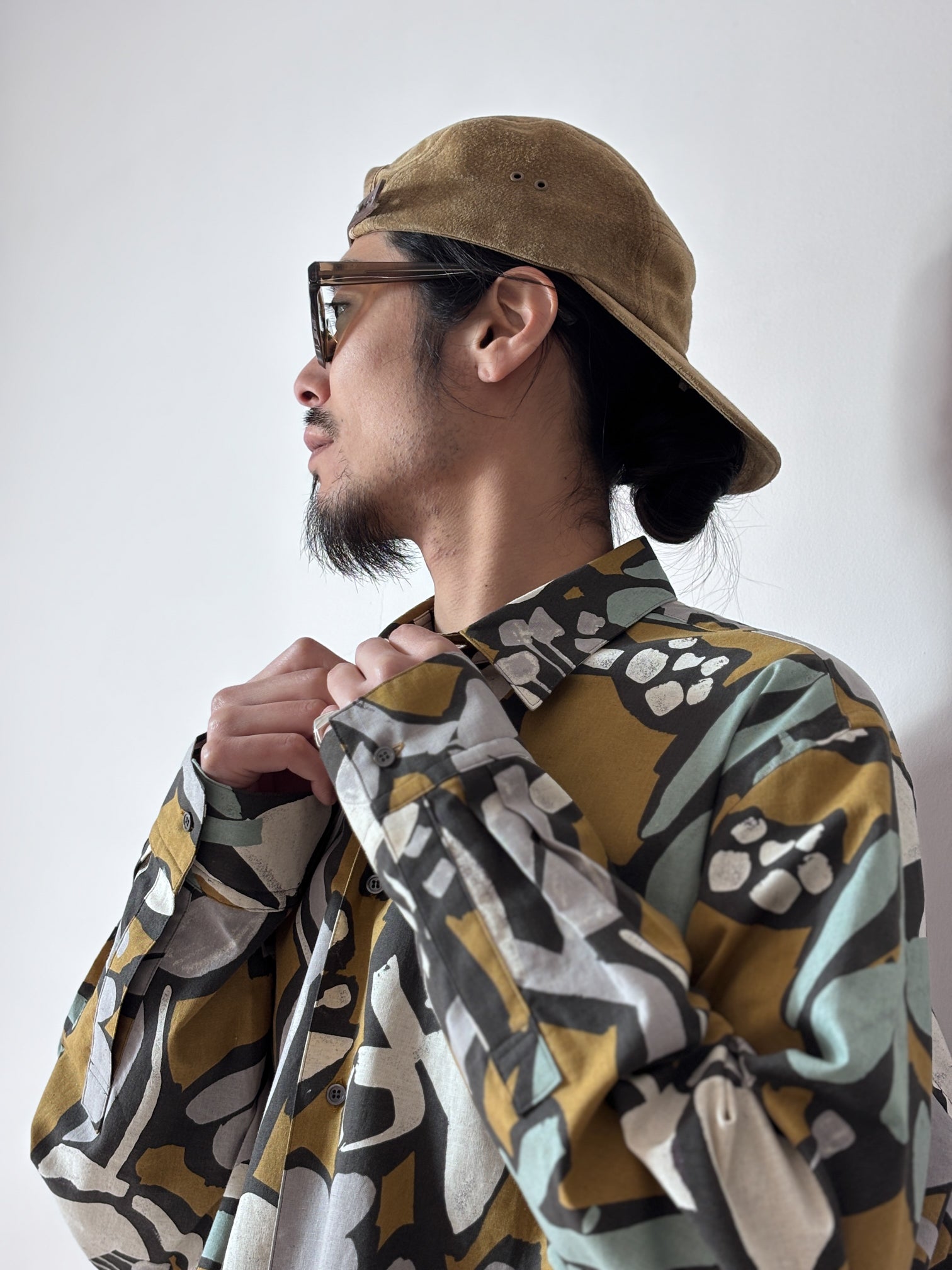 トップス MY BEAUTIFUL LANDLET CAMO SHIRT my beautiful landlet / FLORAL PIGMENT PRINT OVERSIZE SHIRT (MUSTARD)