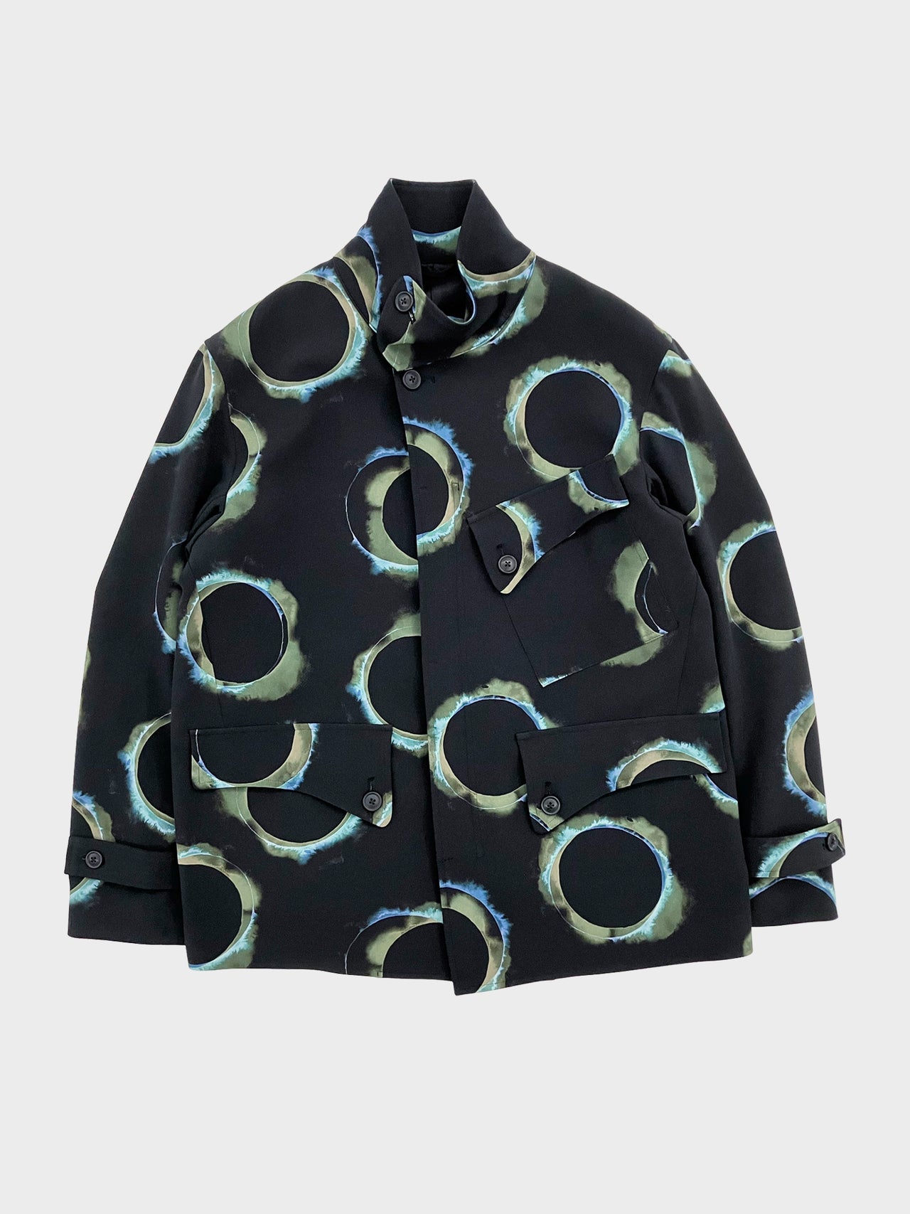 UJOH / CURVE STAND COLLAR JACKET (BLACK)