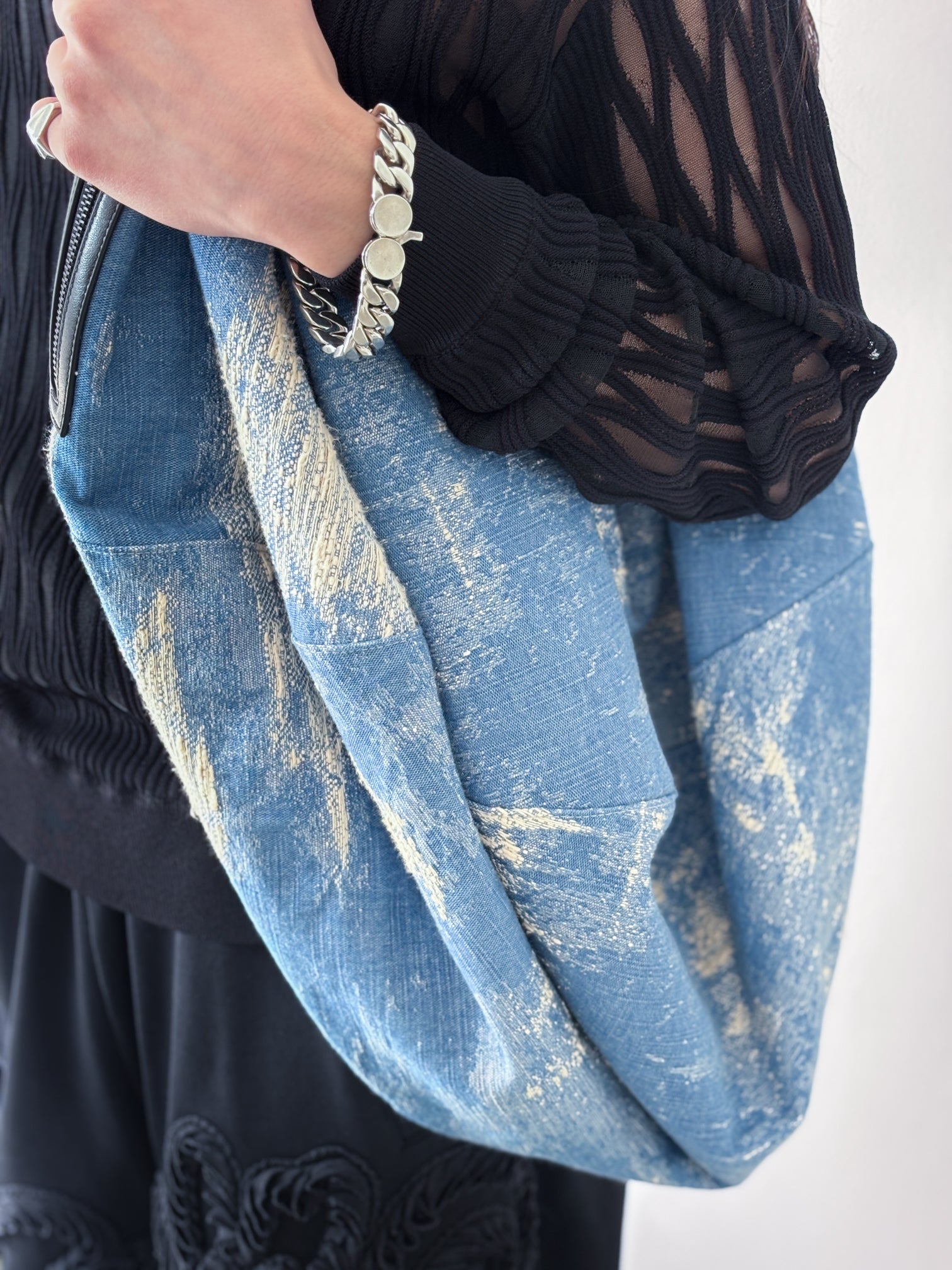 TAAKK / DENIM BAG MIDDLE (INDIGO BLEACH)