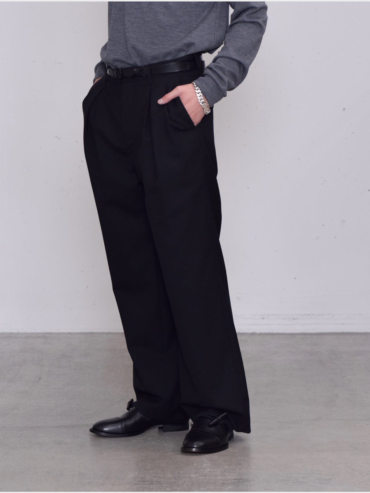 URU / 2 TUCK PANTS (BLACK)