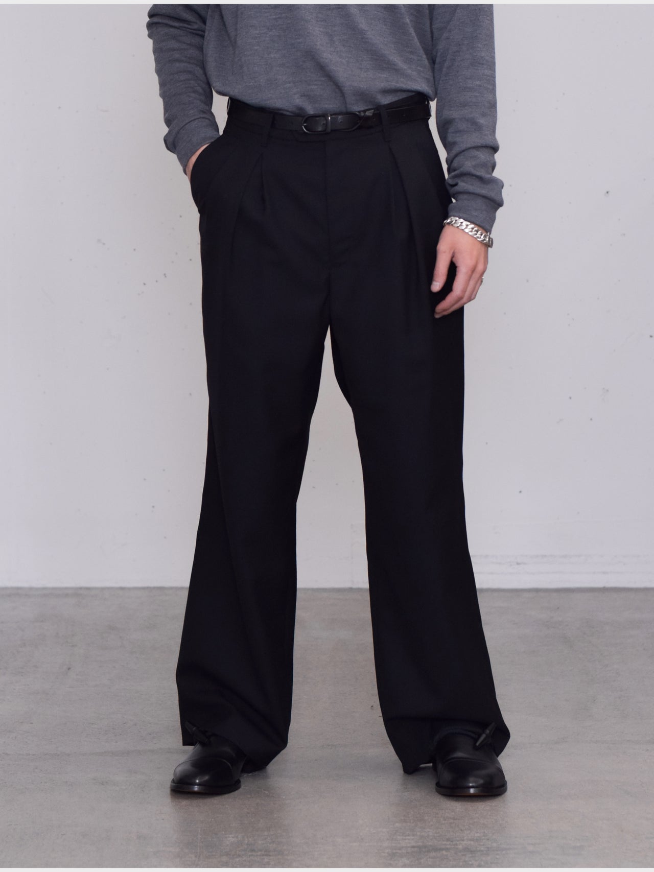 URU / 2 TUCK PANTS (BLACK)