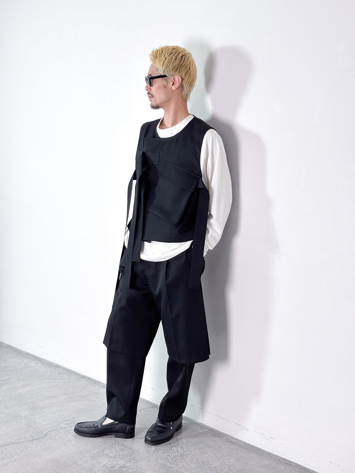 UJOH / BIG POCKET W BELTED VEST (BLACK)