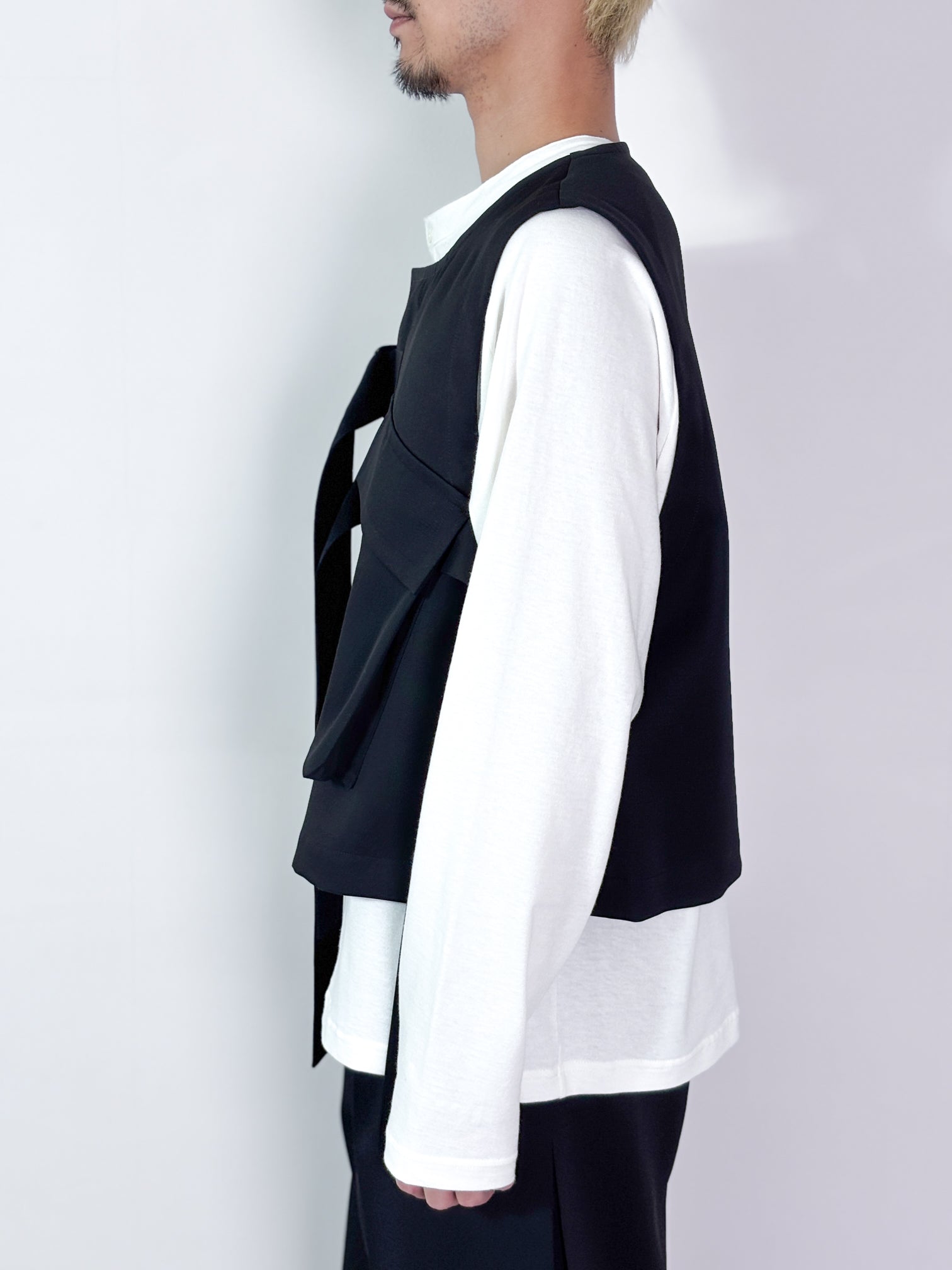UJOH / BIG POCKET W BELTED VEST (BLACK)