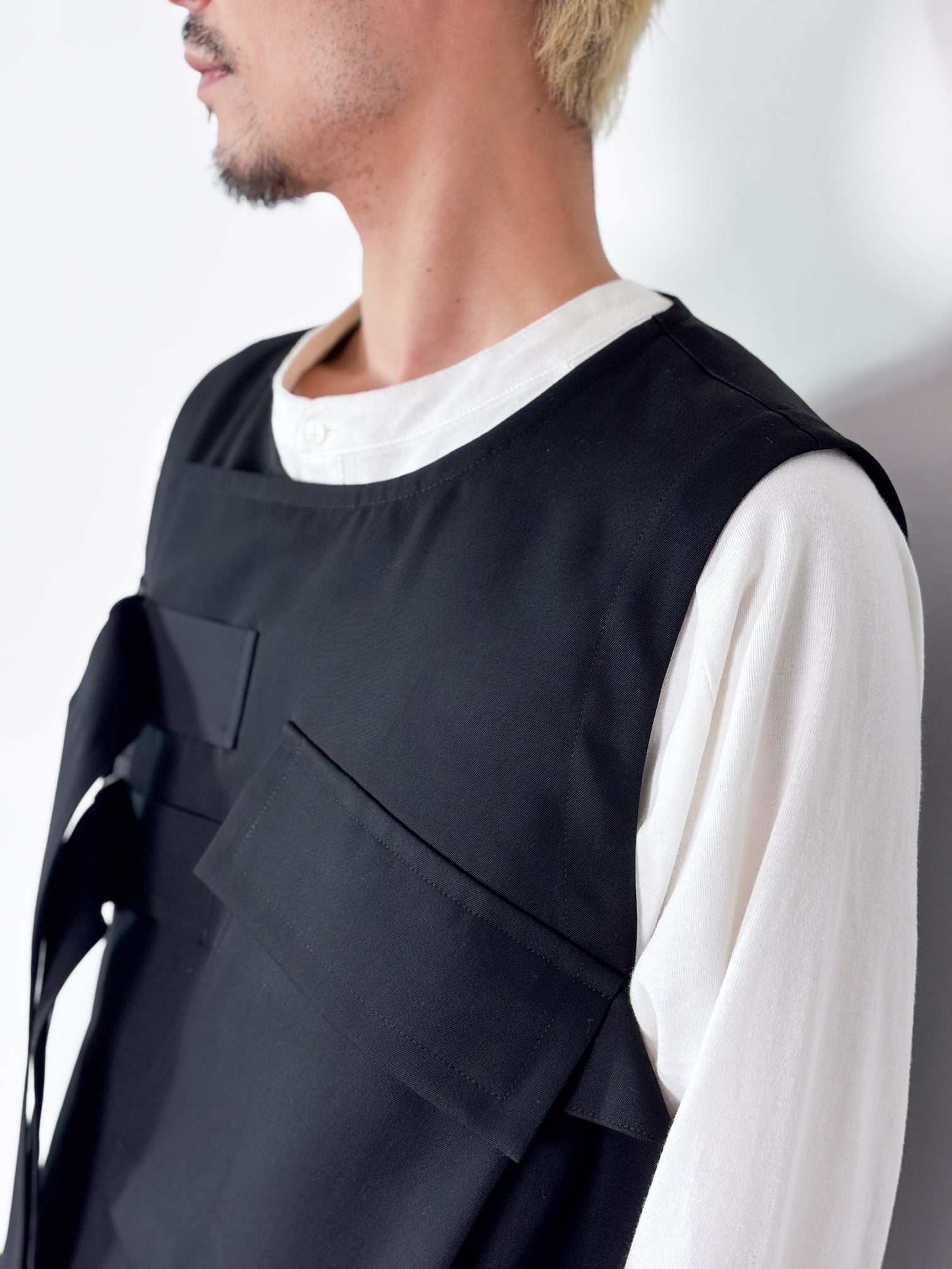 UJOH / BIG POCKET W BELTED VEST (BLACK)