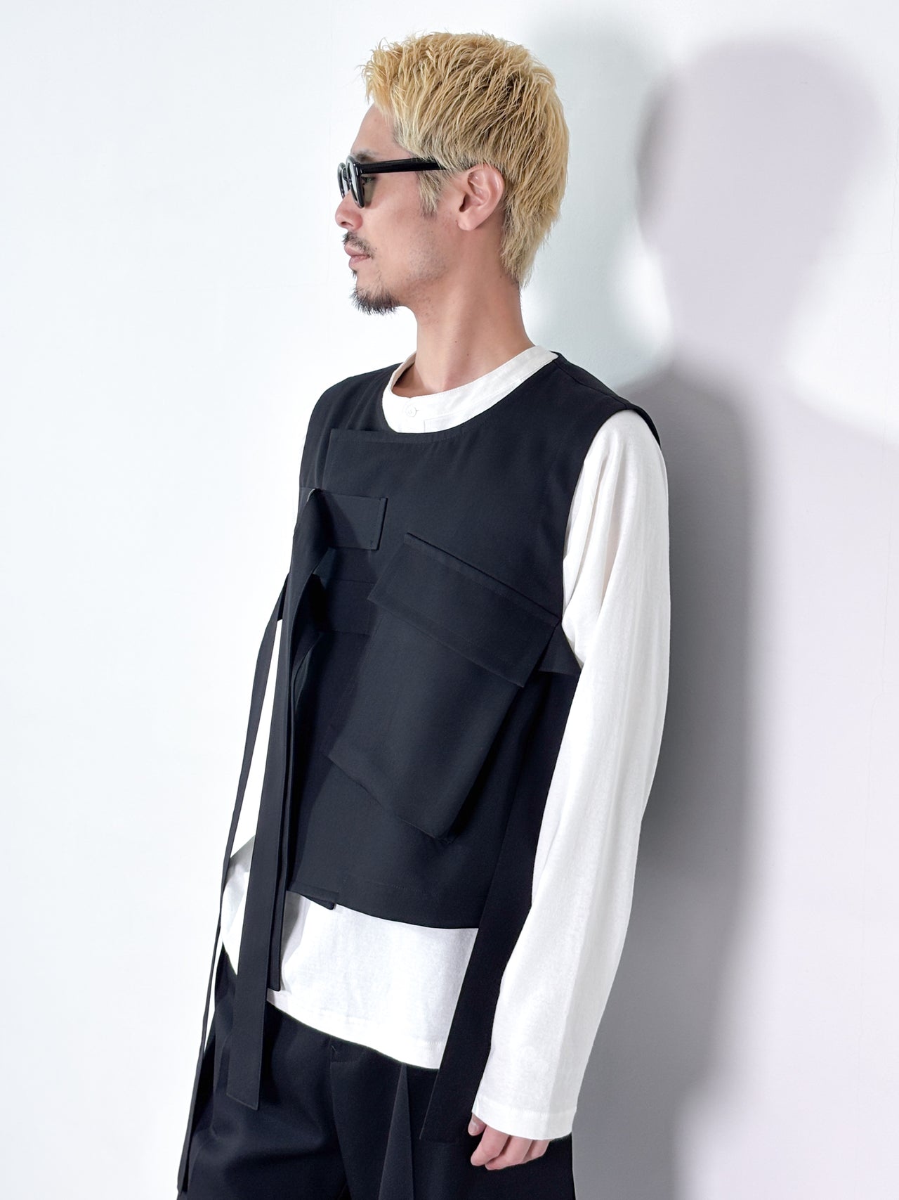 UJOH / BIG POCKET W BELTED VEST (BLACK)