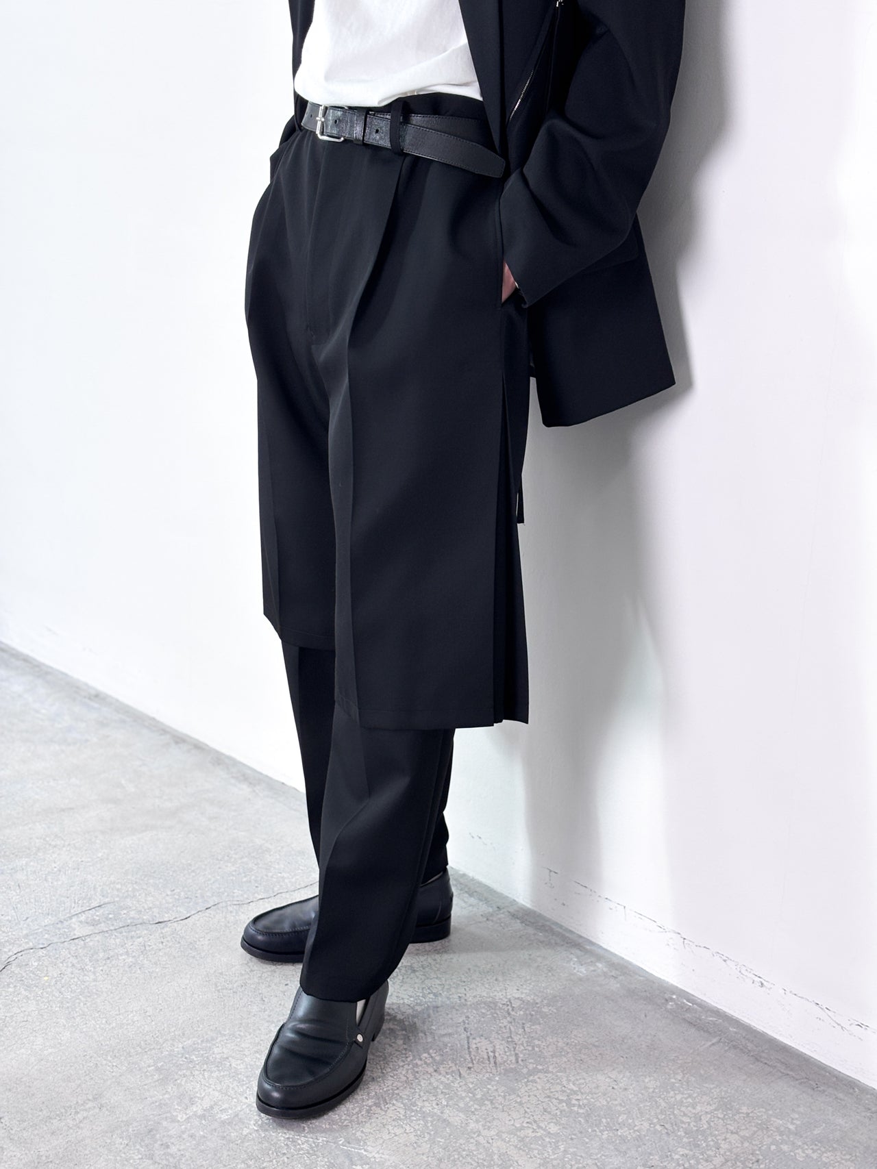 UJOH / SIDE PLESTS LAYERED PNT (BLACK)