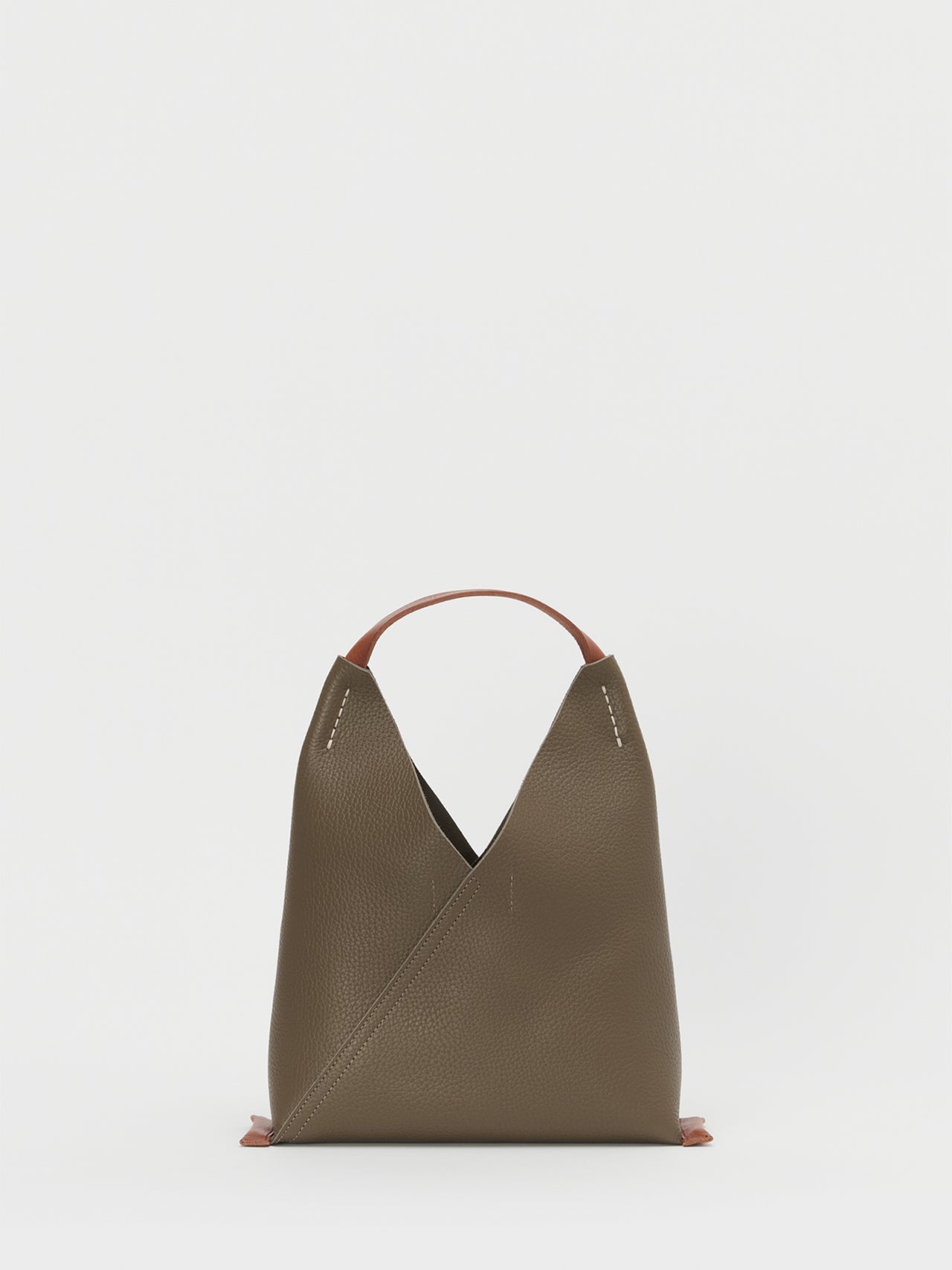 Hender Scheme / triangle bag (TAUPE)