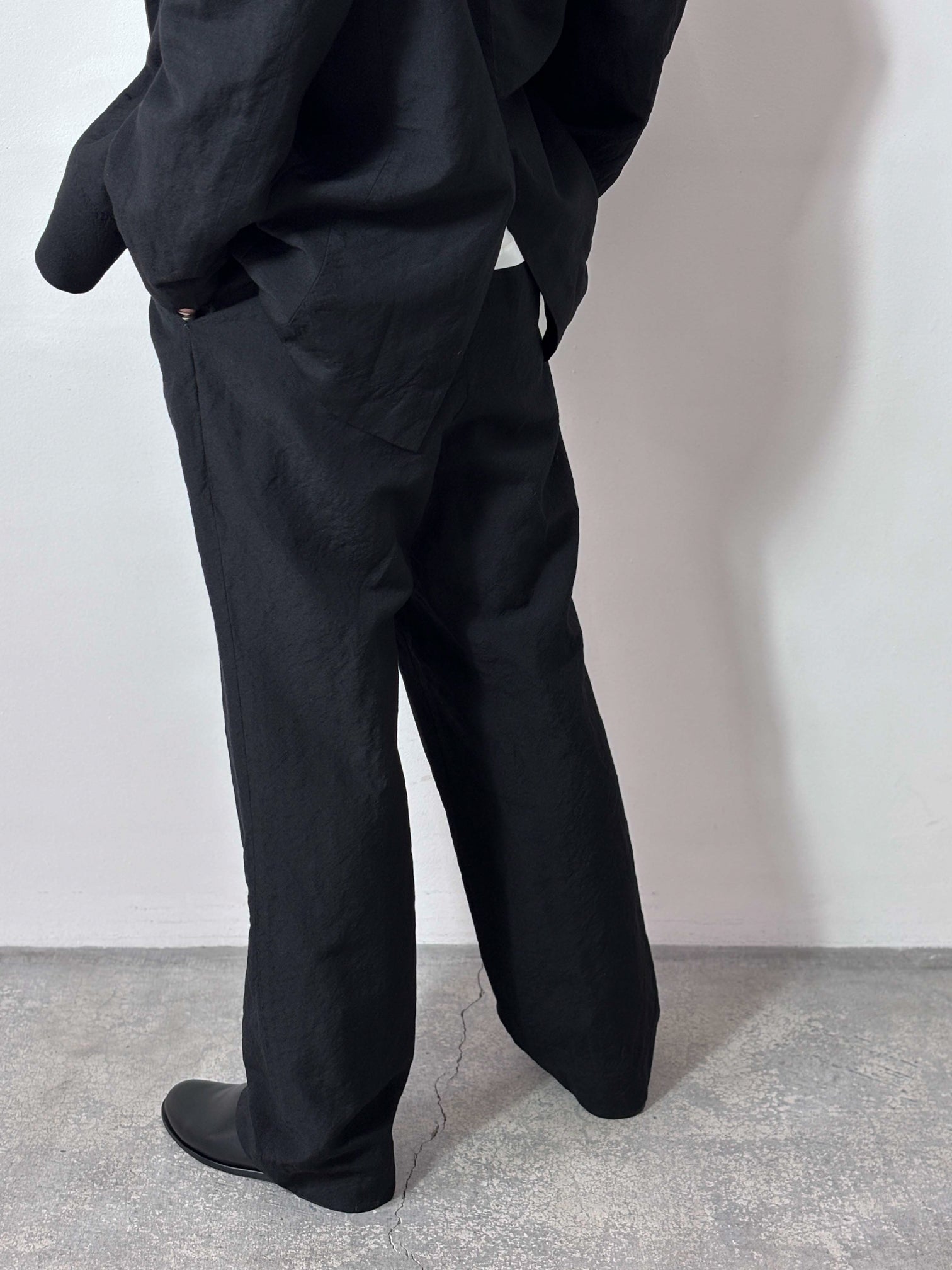 DIGAWEL / IN TUCK PANTS(GARMENT WASH) (BLACK)